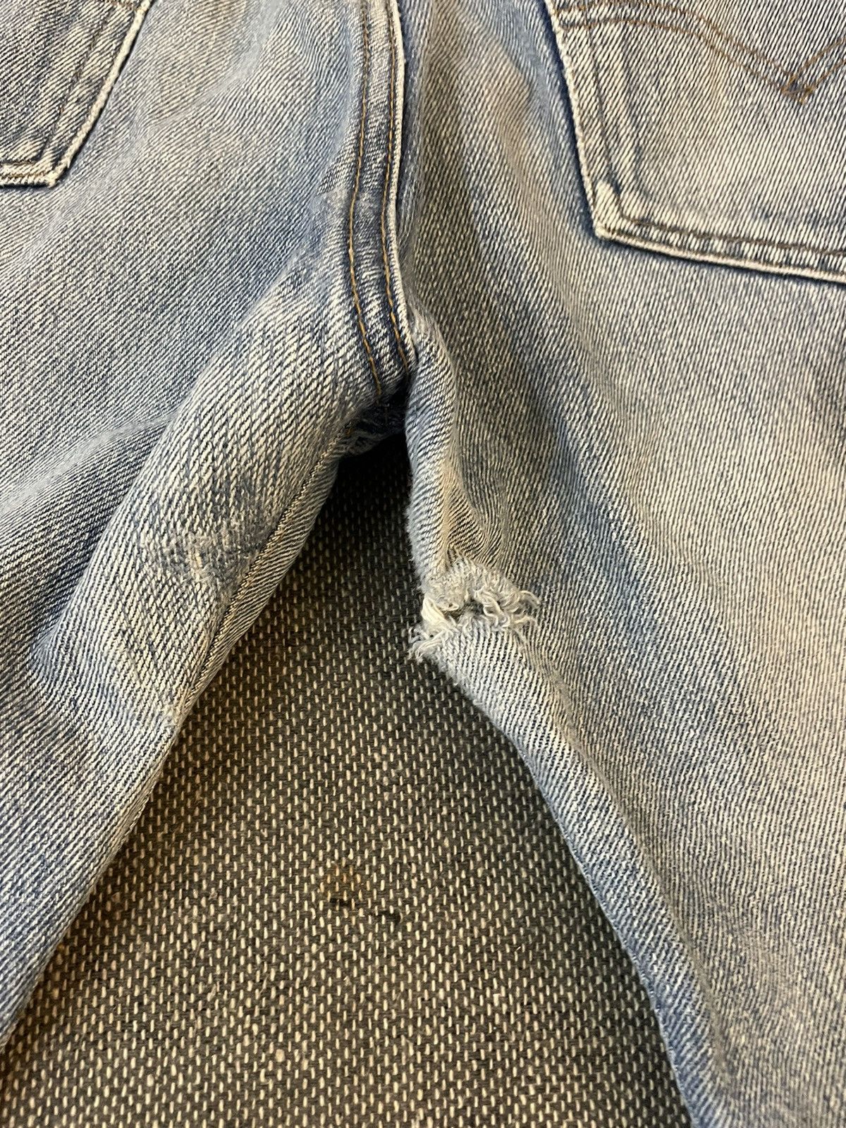Levi's Vintage Clothing Vintage 90s Faded Distressed Levi’s 501 Jeans Size US 32 / EU 48 - 15 Thumbnail