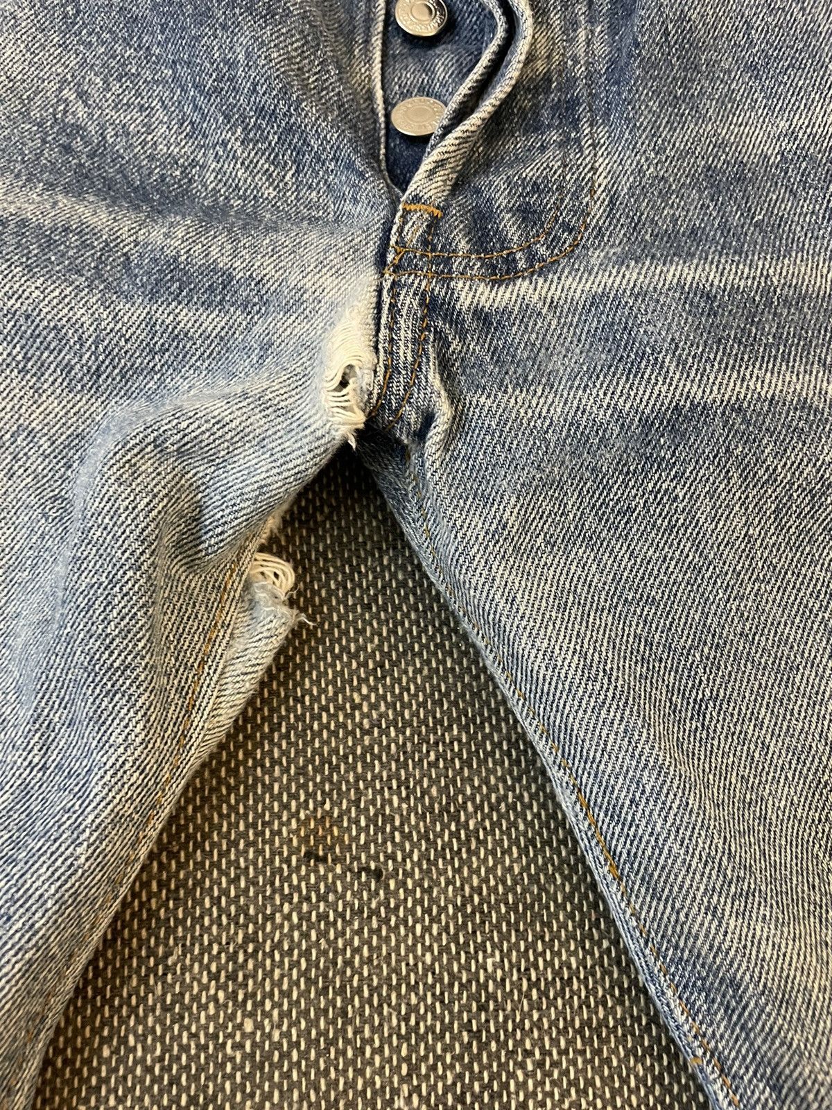 Levi's Vintage Clothing Vintage 90s Faded Distressed Levi’s 501 Jeans Size US 32 / EU 48 - 4 Thumbnail