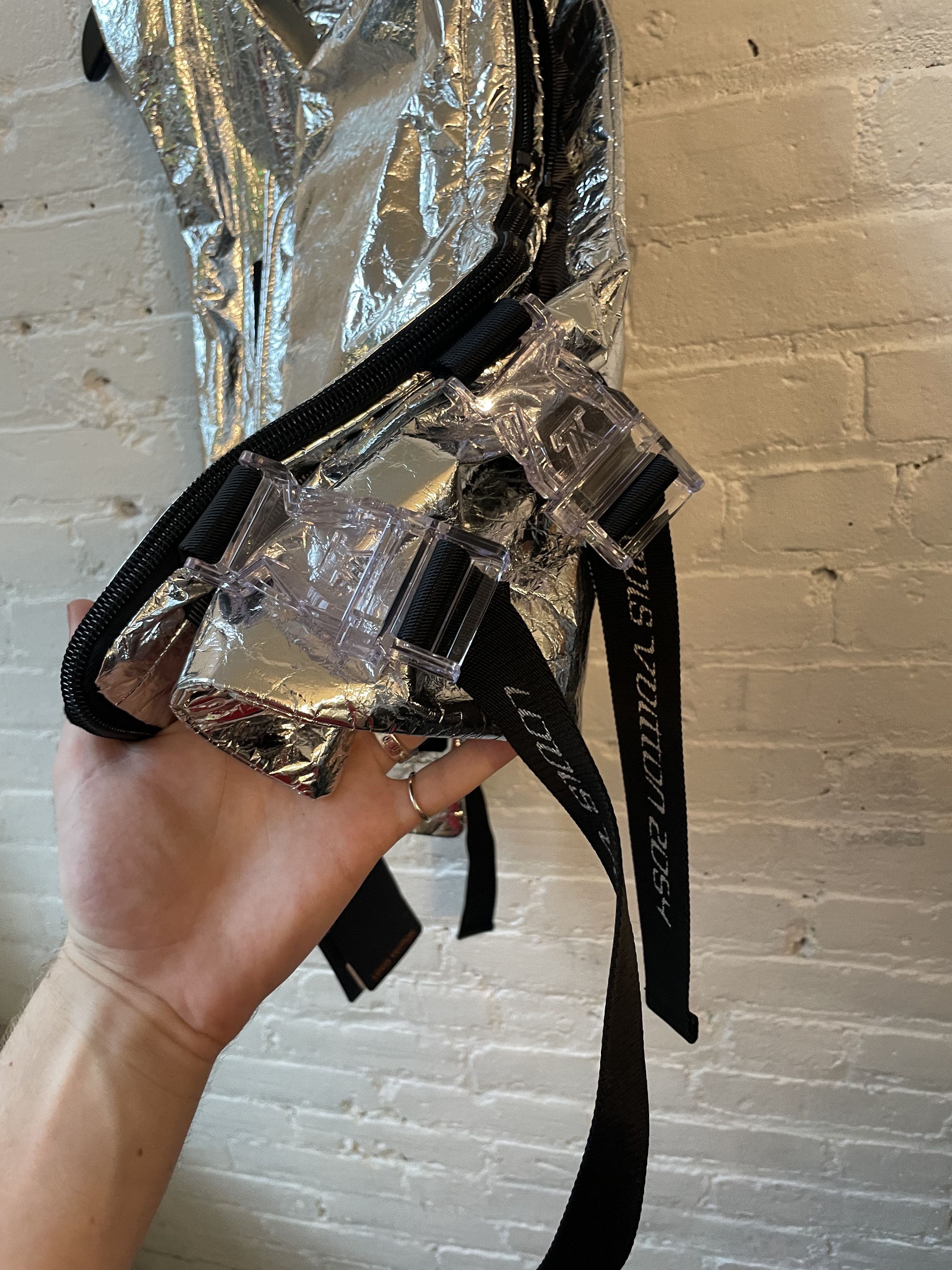 Louis Vuitton × Virgil Abloh LV SILVER TACTICAL CARGO VEST RUNWAY VIRGIL Size US M / EU 48-50 / 2 - 4 Thumbnail