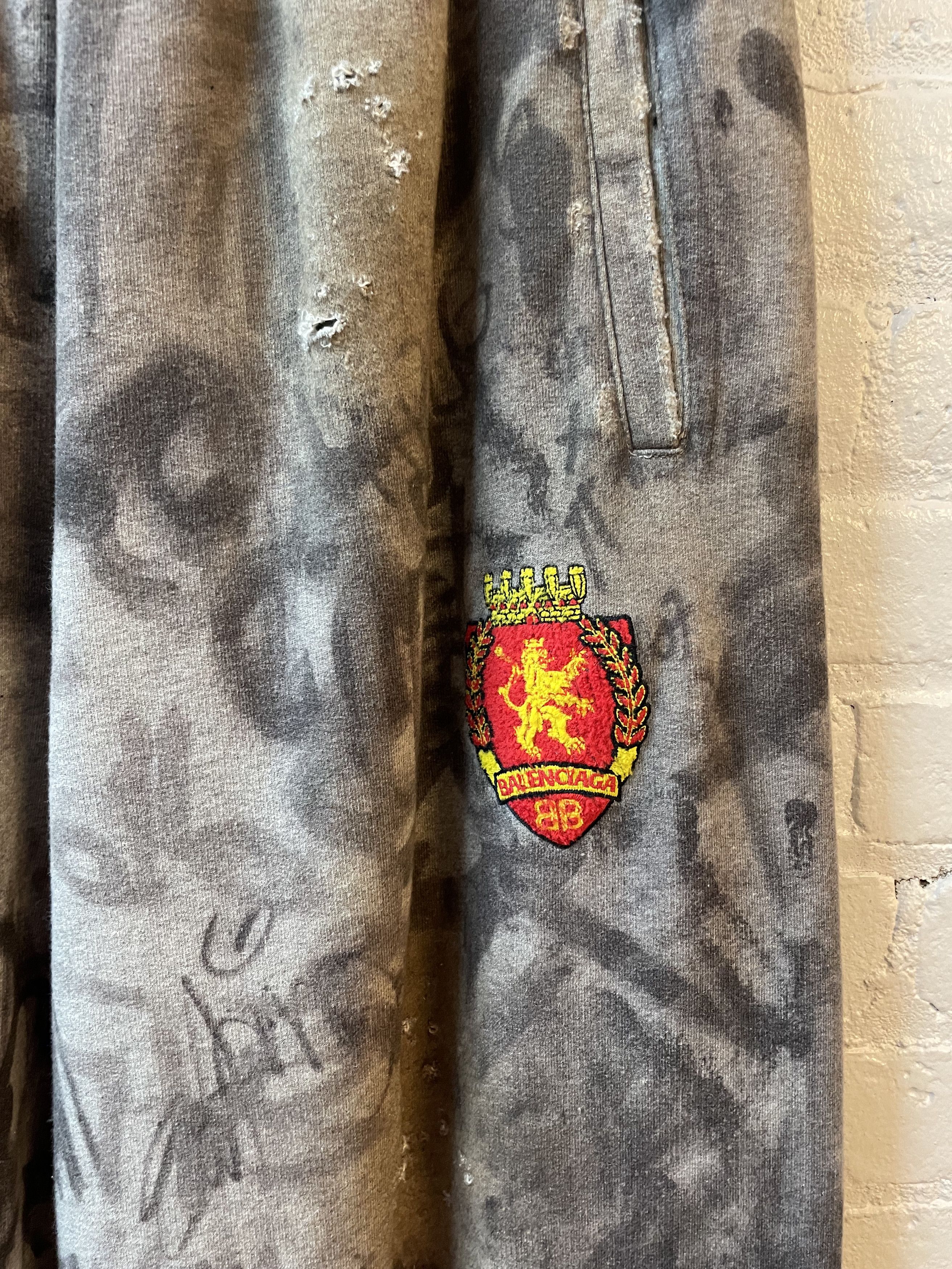 Balenciaga BALENCIAGA GRAFFITI THRASHED SWEATS Size US 30 / EU 46 - 4 Thumbnail