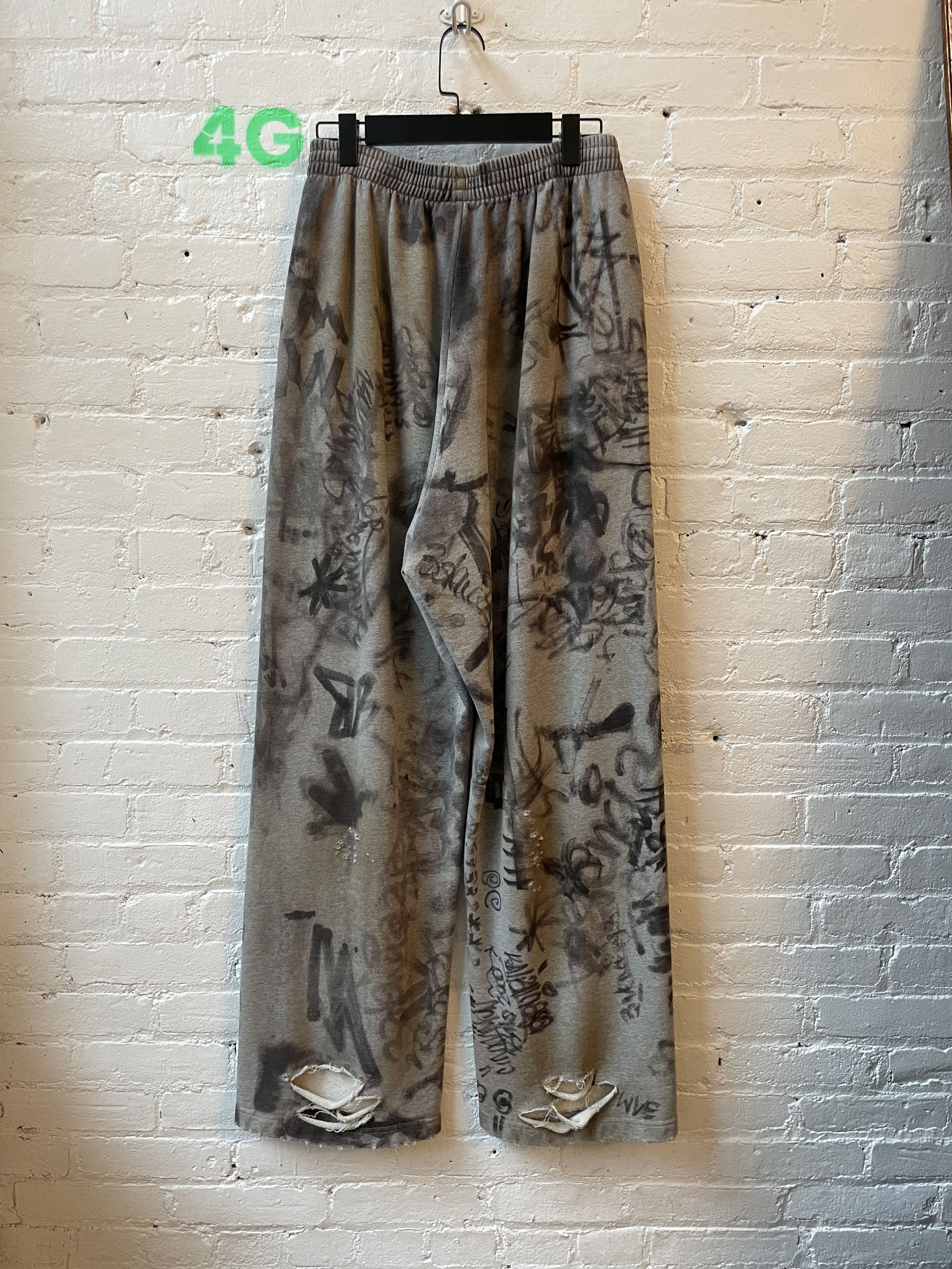 Balenciaga BALENCIAGA GRAFFITI THRASHED SWEATS Size US 30 / EU 46 - 2 Thumbnail