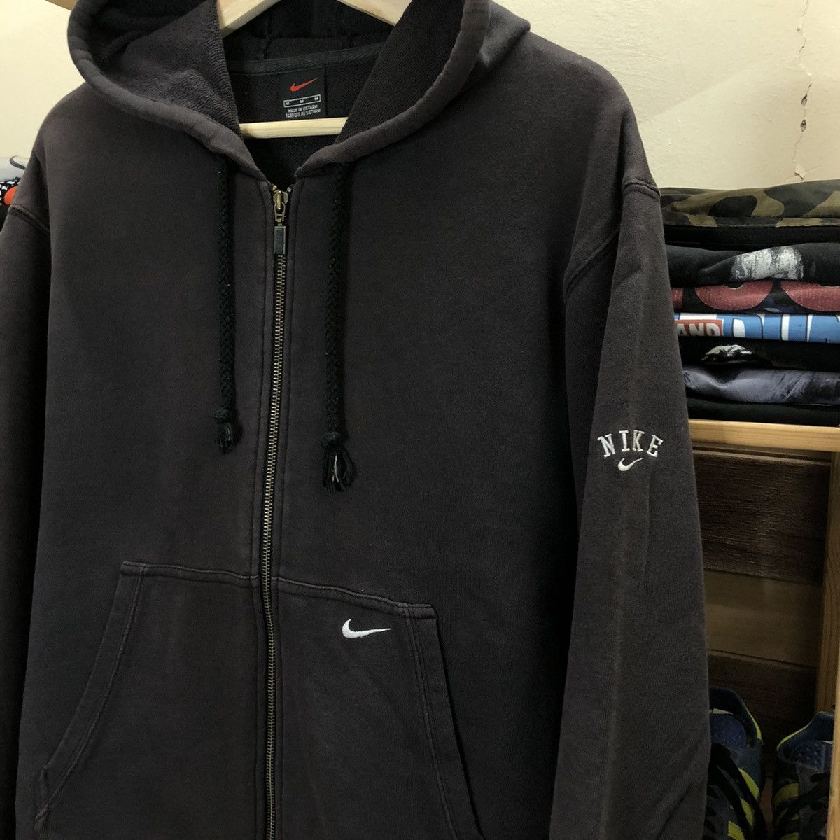 Nike × Vintage Distressed Sun Faded Nike Hoodie With Embroidery Logo Size US M / EU 48-50 / 2 - 2 Thumbnail