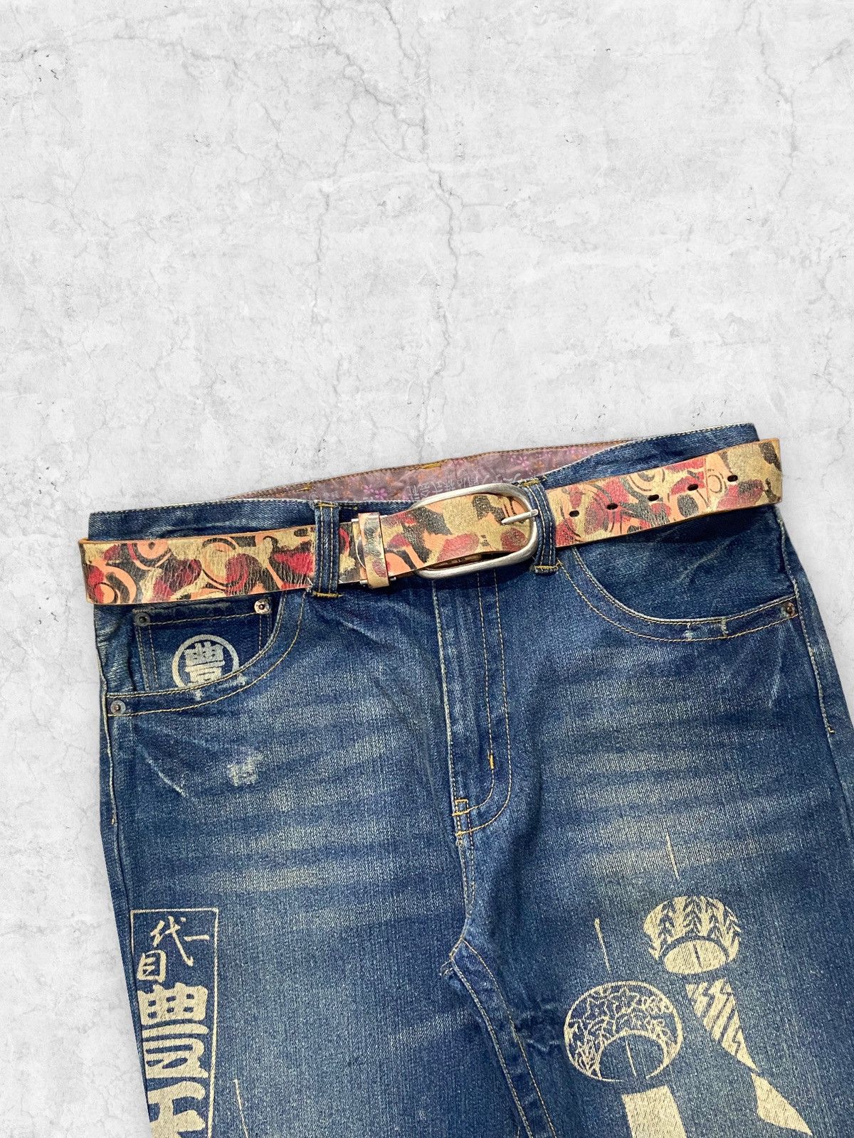 Ed Hardy × Japanese Brand Shibuya Ct Japan Poem Printed Denim Pants With Leather Belt Size US 34 / EU 50 - 6 Thumbnail
