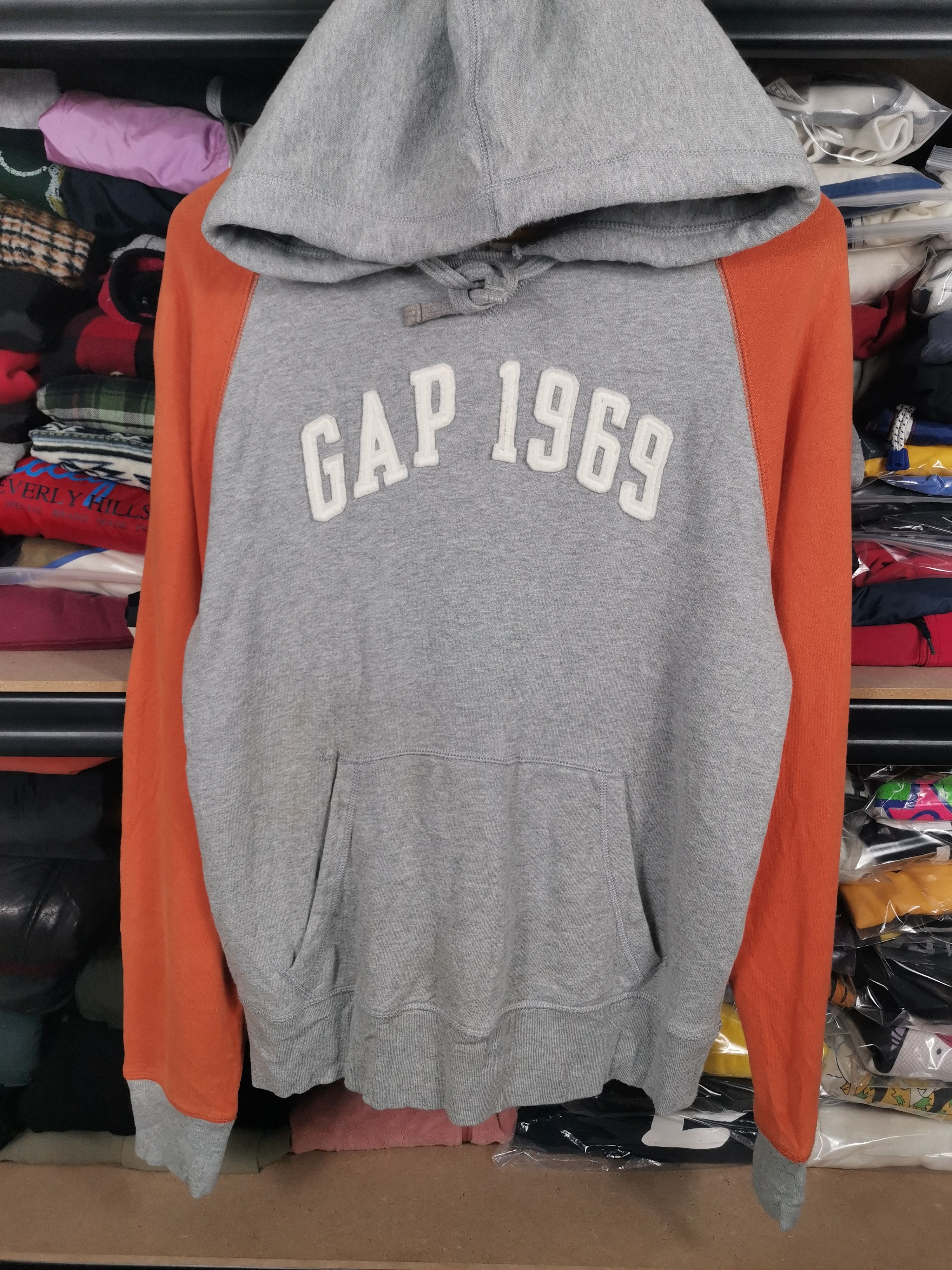 Gap Vintage Gap 1969 Embroidered Logo Pullover Hoodies Size US S / EU 44-46 / 1 - 1 Thumbnail