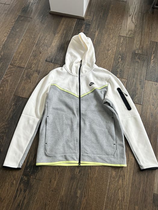 Nike tech fleece discount volt