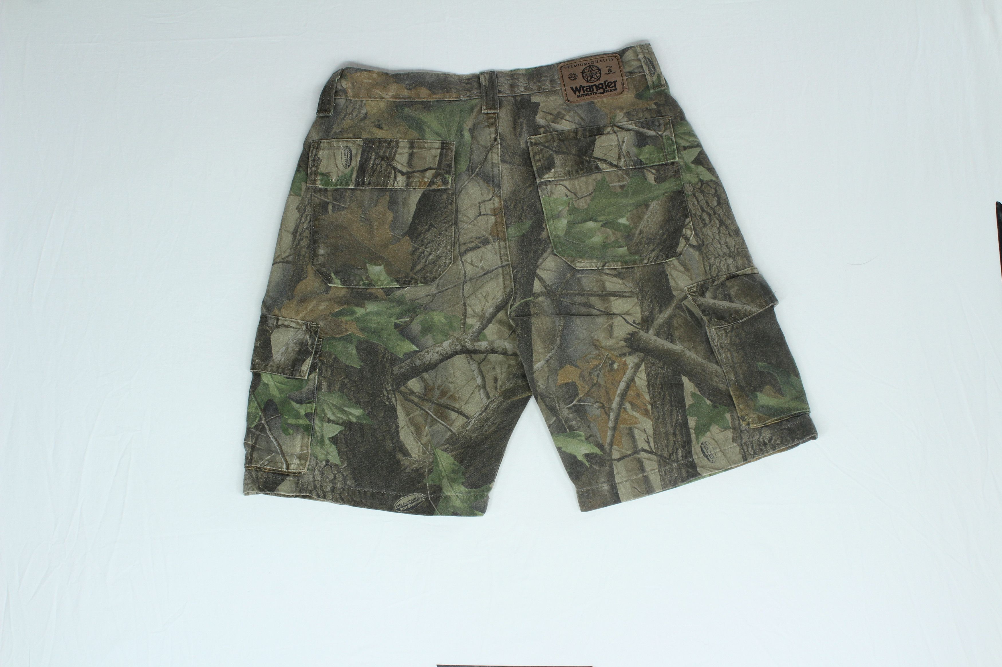 Vintage y2k camo cargo shorts baggy 32 Canyon River Blues Wrangler green men 90s offers