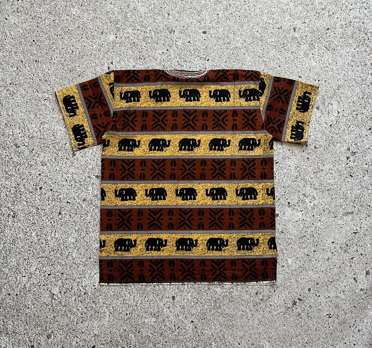 Japanese Brand Vintage Graphic Elephant India Hawaiian Style Luxury Shirt Size US XL / EU 56 / 4 - 4 Thumbnail