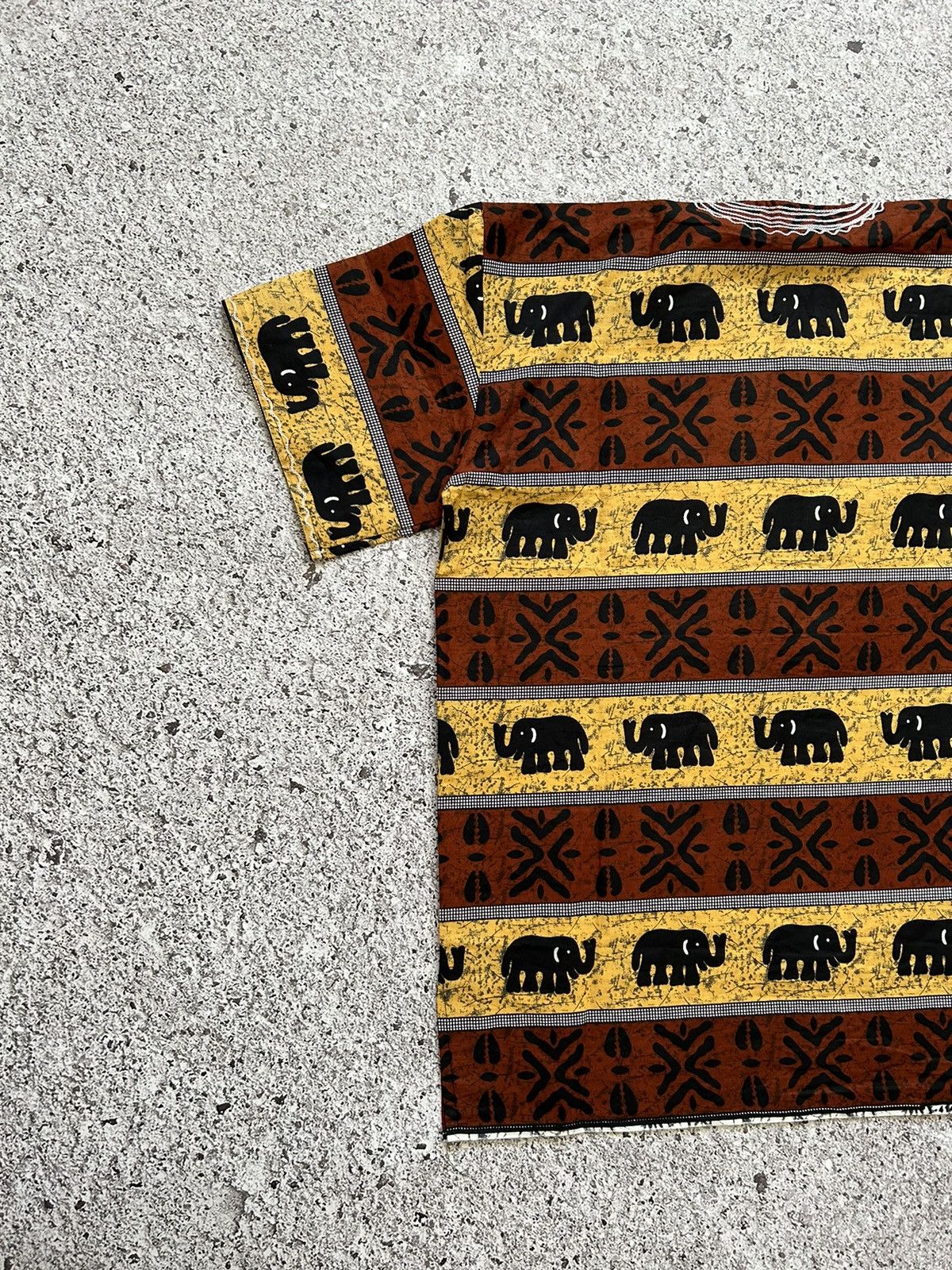 Japanese Brand Vintage Graphic Elephant India Hawaiian Style Luxury Shirt Size US XL / EU 56 / 4 - 5 Thumbnail
