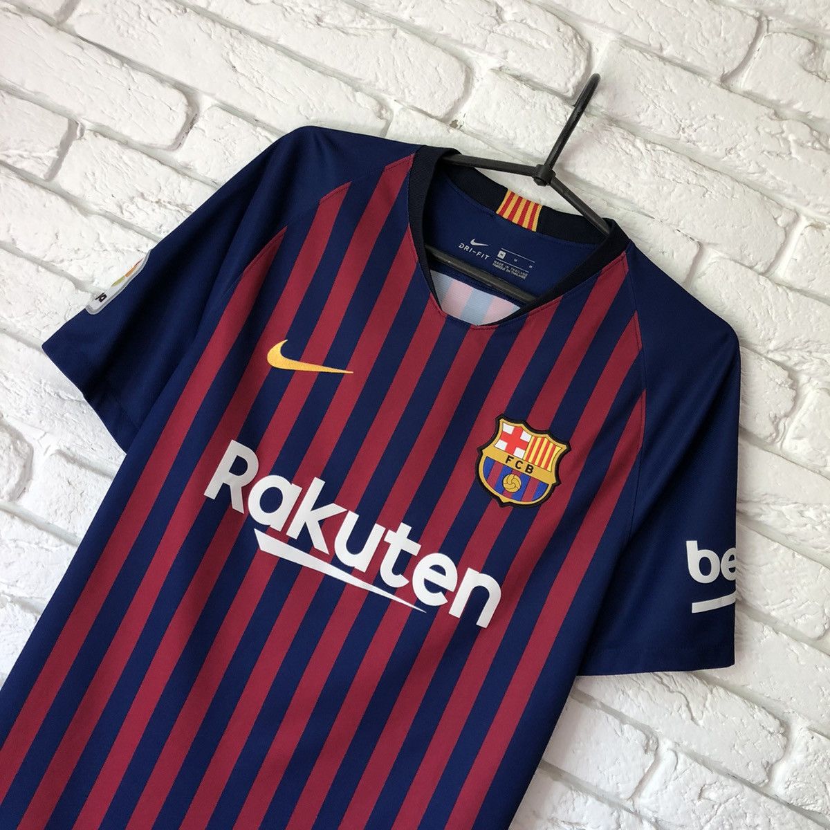 Nike Barcelona Nike 2018 2019 home jersey Size US M / EU 48-50 / 2 - 2 Thumbnail