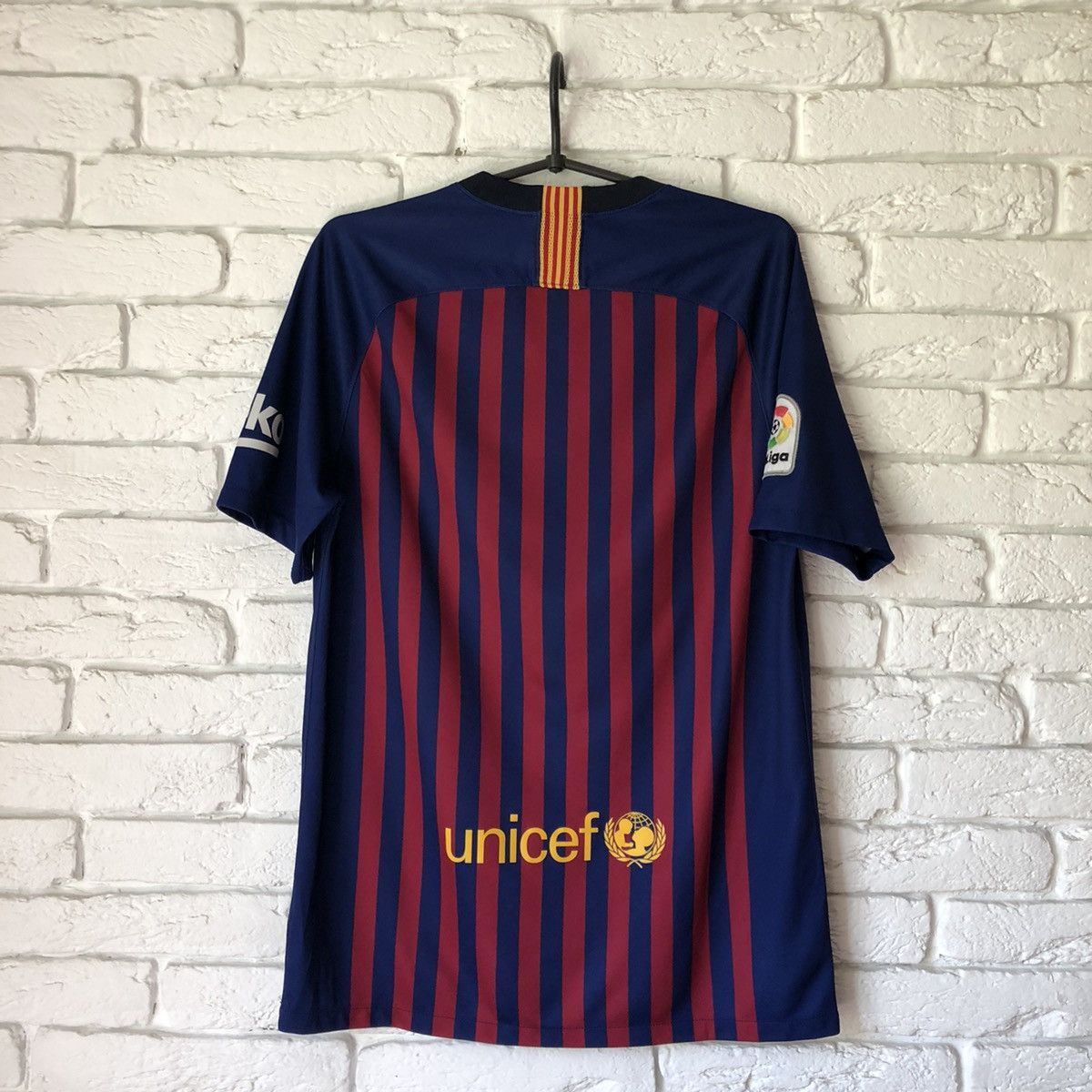 Nike Barcelona Nike 2018 2019 home jersey Size US M / EU 48-50 / 2 - 4 Thumbnail