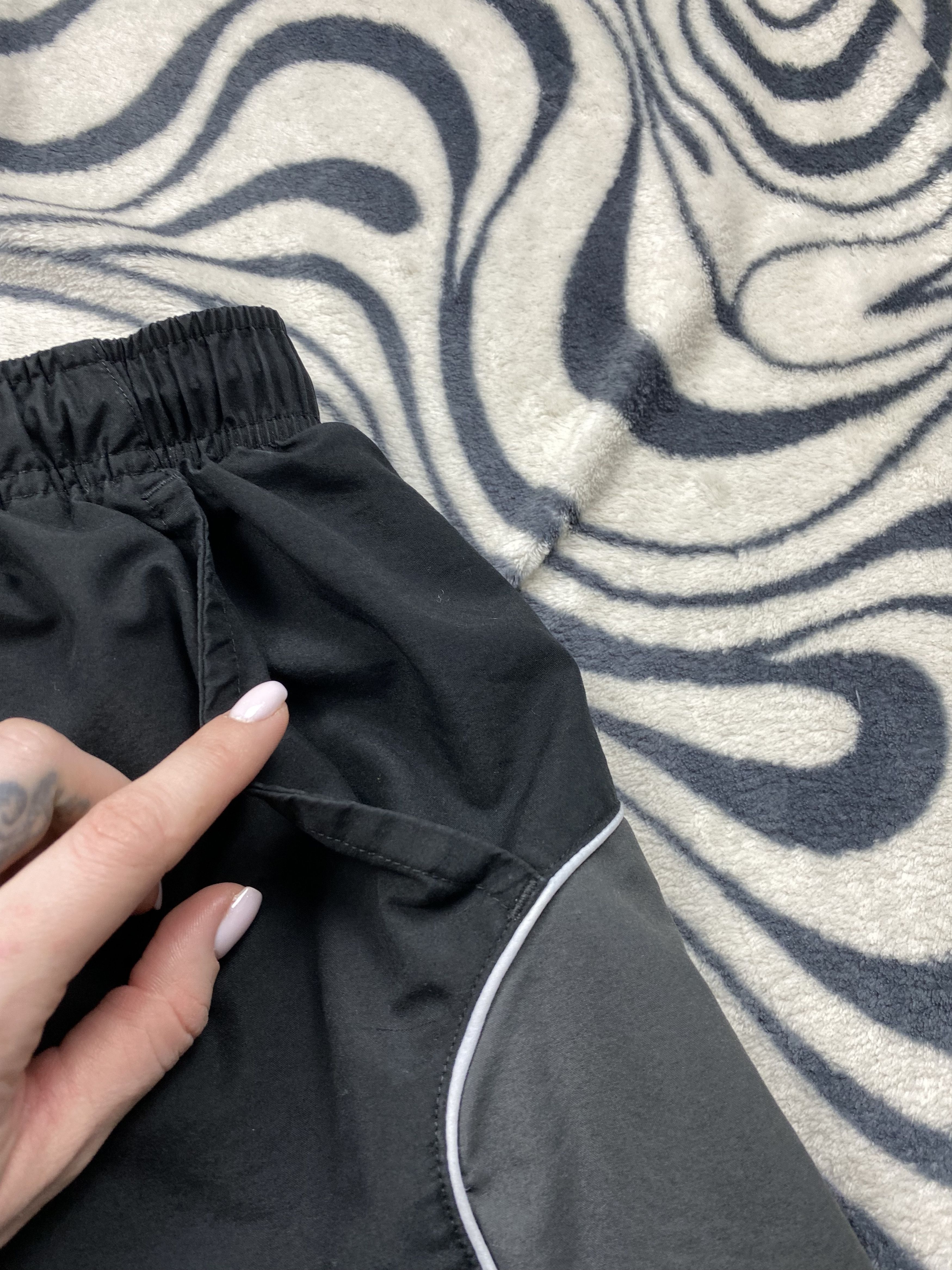 Nike × Vintage Nike Vintage Mens Nylon Shorts Y2K Size US 34 / EU 50 - 4 Thumbnail