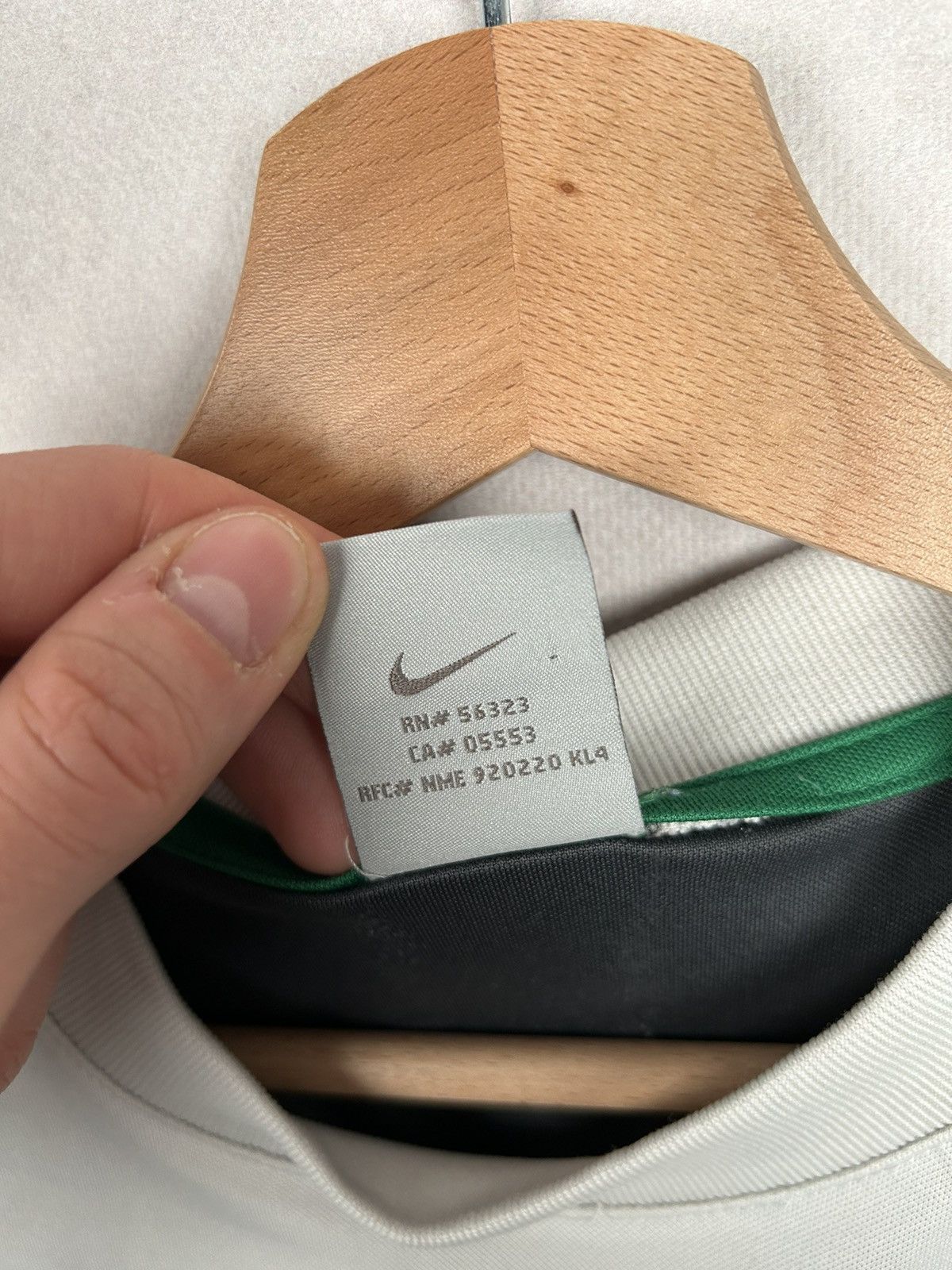 Nike Vintage Nike Center Swoosh Nylon Tee Retro Sport Size US XL / EU 56 / 4 - 8 Thumbnail