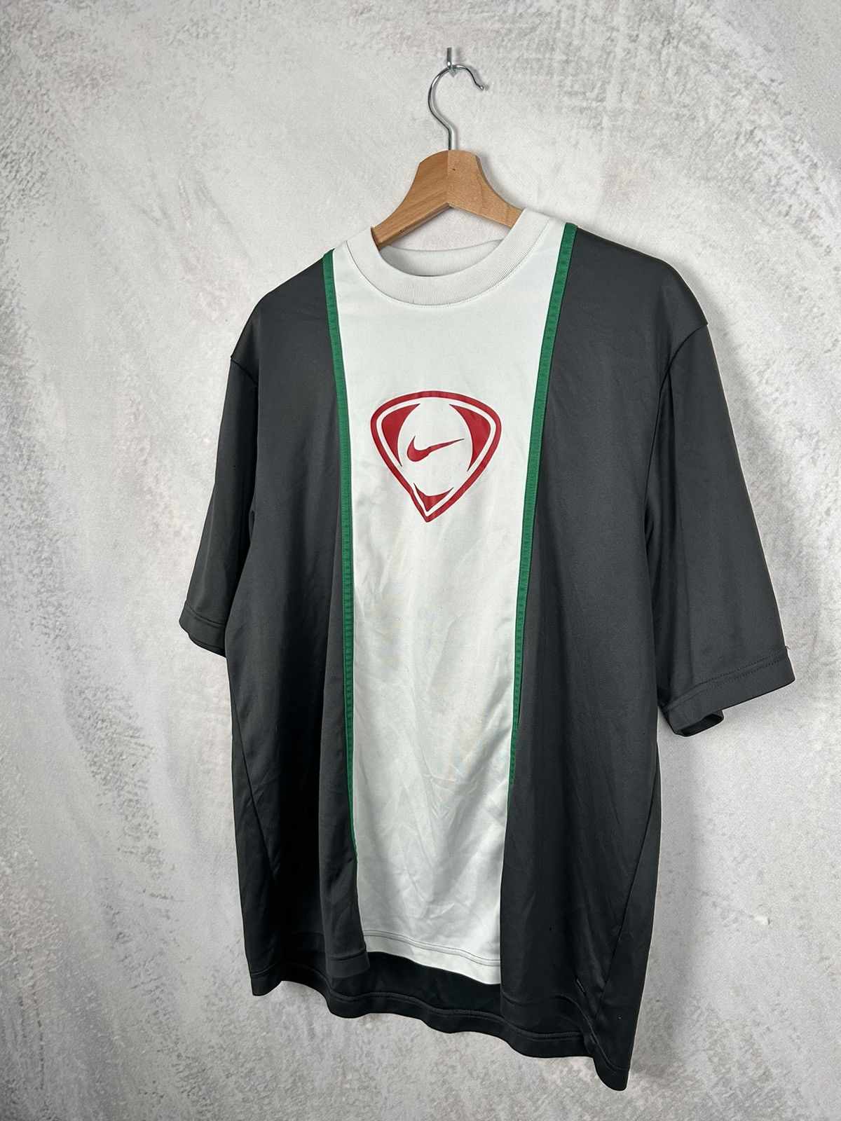 Nike Vintage Nike Center Swoosh Nylon Tee Retro Sport Size US XL / EU 56 / 4 - 2 Thumbnail