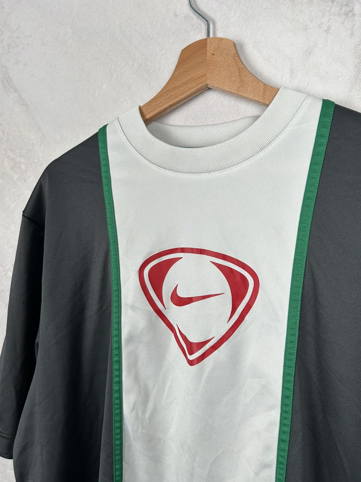 Nike Vintage Nike Center Swoosh Nylon Tee Retro Sport Size US XL / EU 56 / 4 - 3 Thumbnail