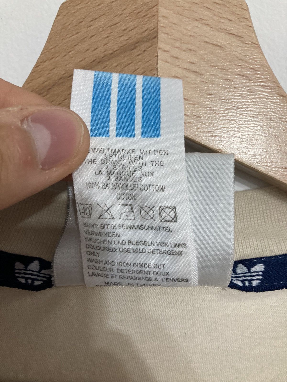 Adidas Vintage Adidas 90s Logo Tee Retro Beige Originals Size US L / EU 52-54 / 3 - 6 Thumbnail