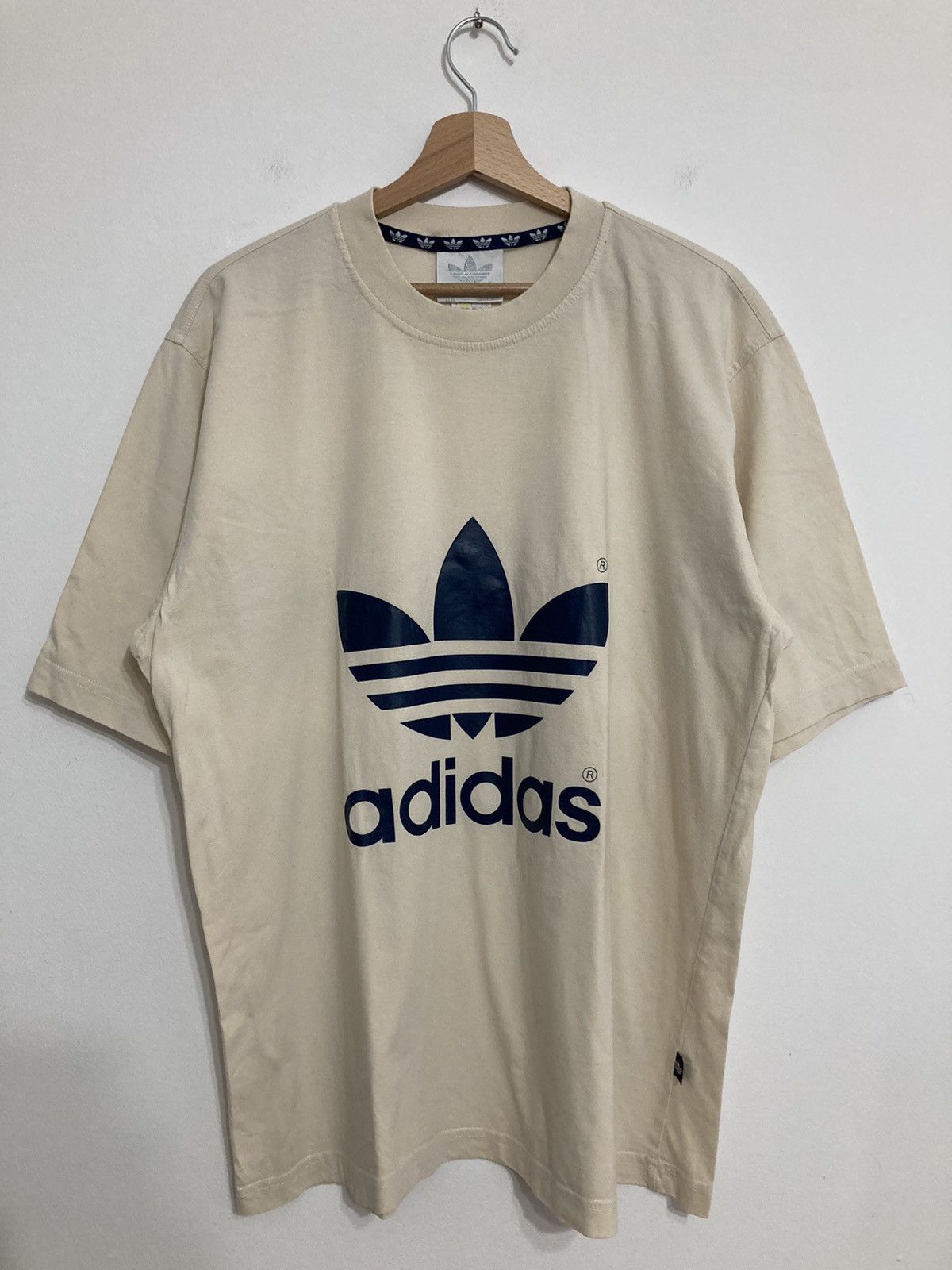 Adidas Vintage Adidas 90s Logo Tee Retro Beige Originals Size US L / EU 52-54 / 3 - 1 Thumbnail