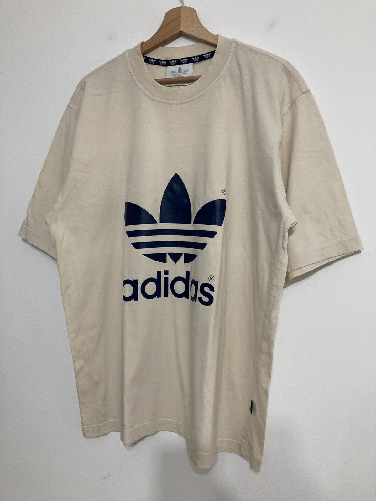 Adidas Vintage Adidas 90s Logo Tee Retro Beige Originals Size US L / EU 52-54 / 3 - 3 Thumbnail