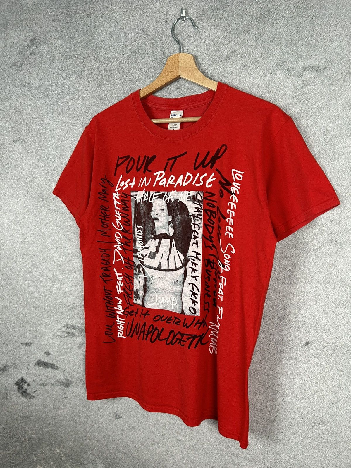 Band Tees Rihanna 2013 World Tour Graphic Tee Rap Music Art Size US M / EU 48-50 / 2 - 2 Thumbnail