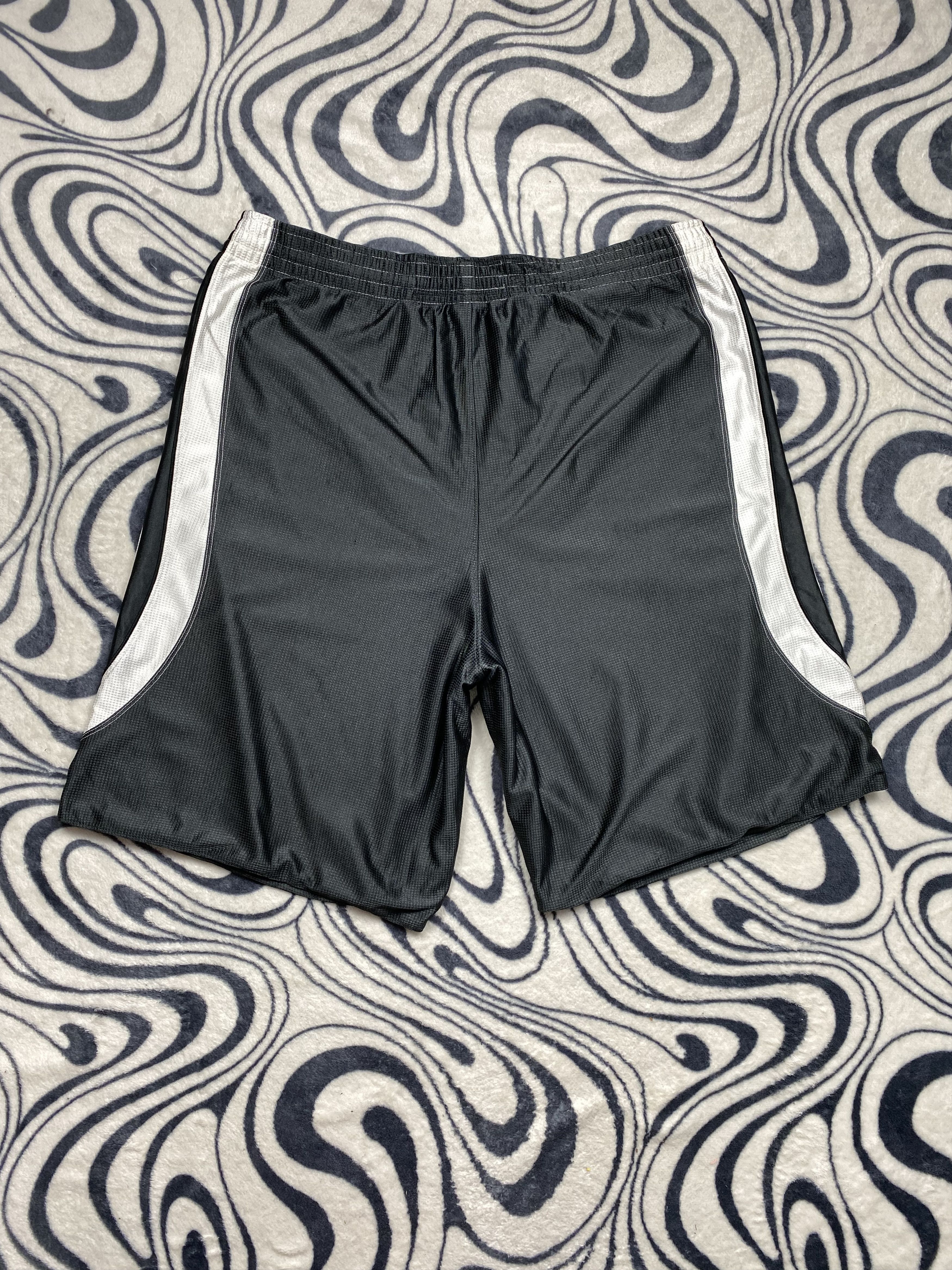 Nike × Vintage Nike Basketball Vintage Mens Shorts Y2K Size US 36 / EU 52 - 8 Thumbnail