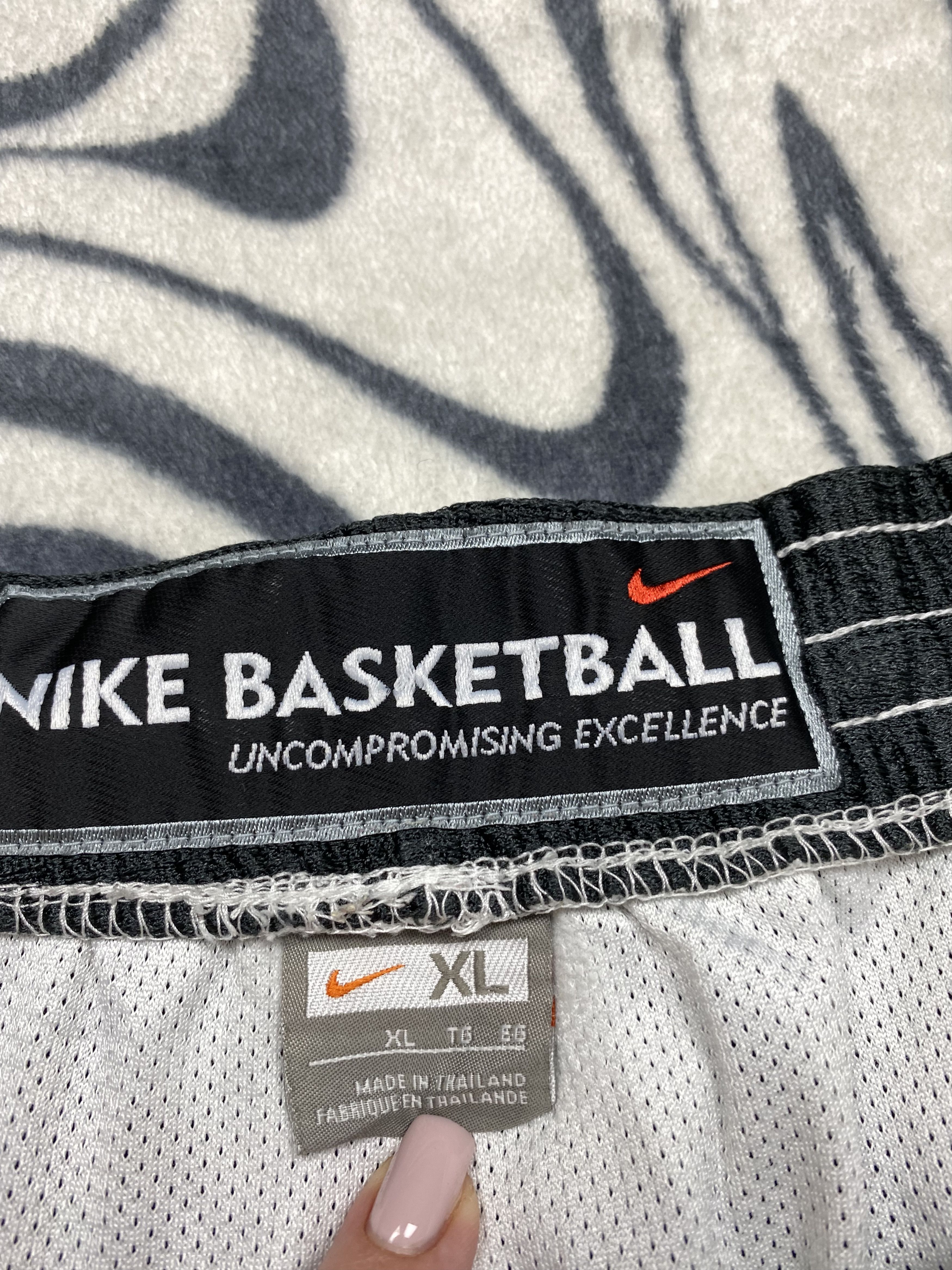 Nike × Vintage Nike Basketball Vintage Mens Shorts Y2K Size US 36 / EU 52 - 6 Thumbnail