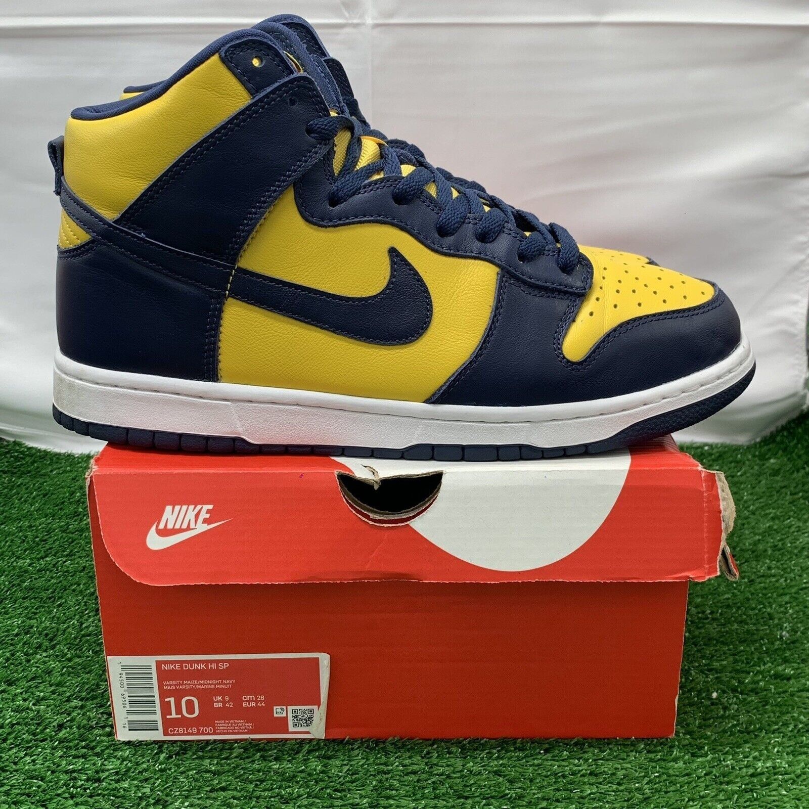 umich nike shoes