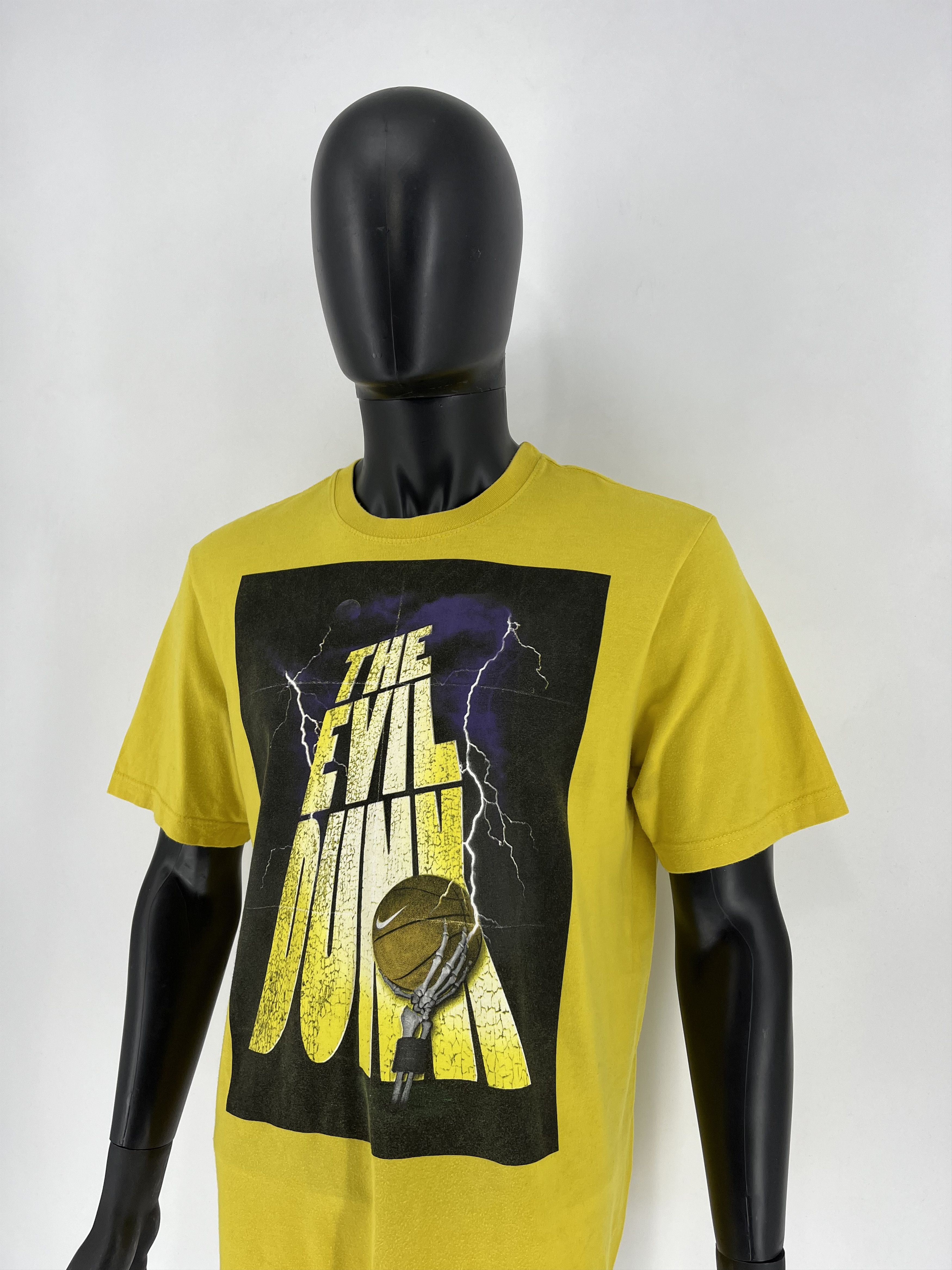 NBA Vintage Nike NBA Swoosh Logo Tee Travis Scott Style Size US L / EU 52-54 / 3 - 4 Thumbnail