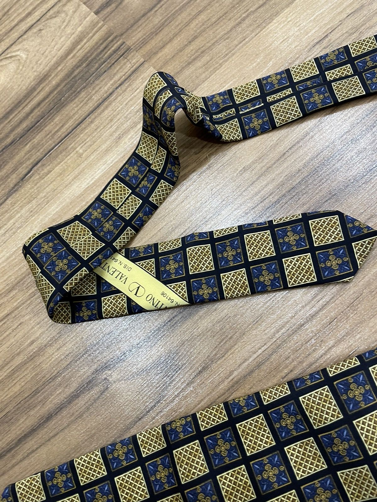 Valentino Luxury Tie Valentino Cravatte Silk Y2K 90s Old money Size ONE SIZE - 8 Thumbnail