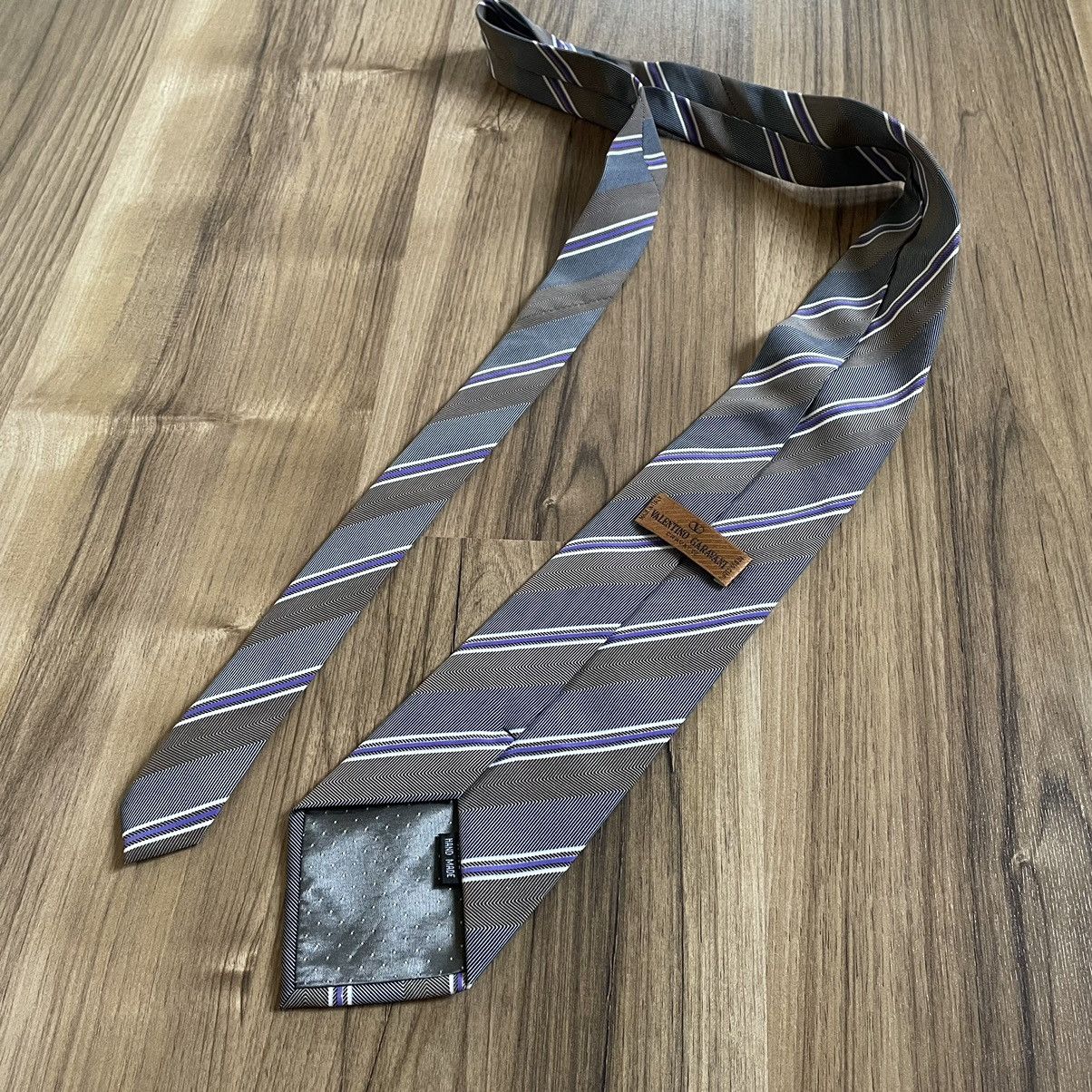 Valentino Luxury Tie Valentino Garavani Streetwear Silk Italy 🇮🇹 Size ONE SIZE - 2 Thumbnail