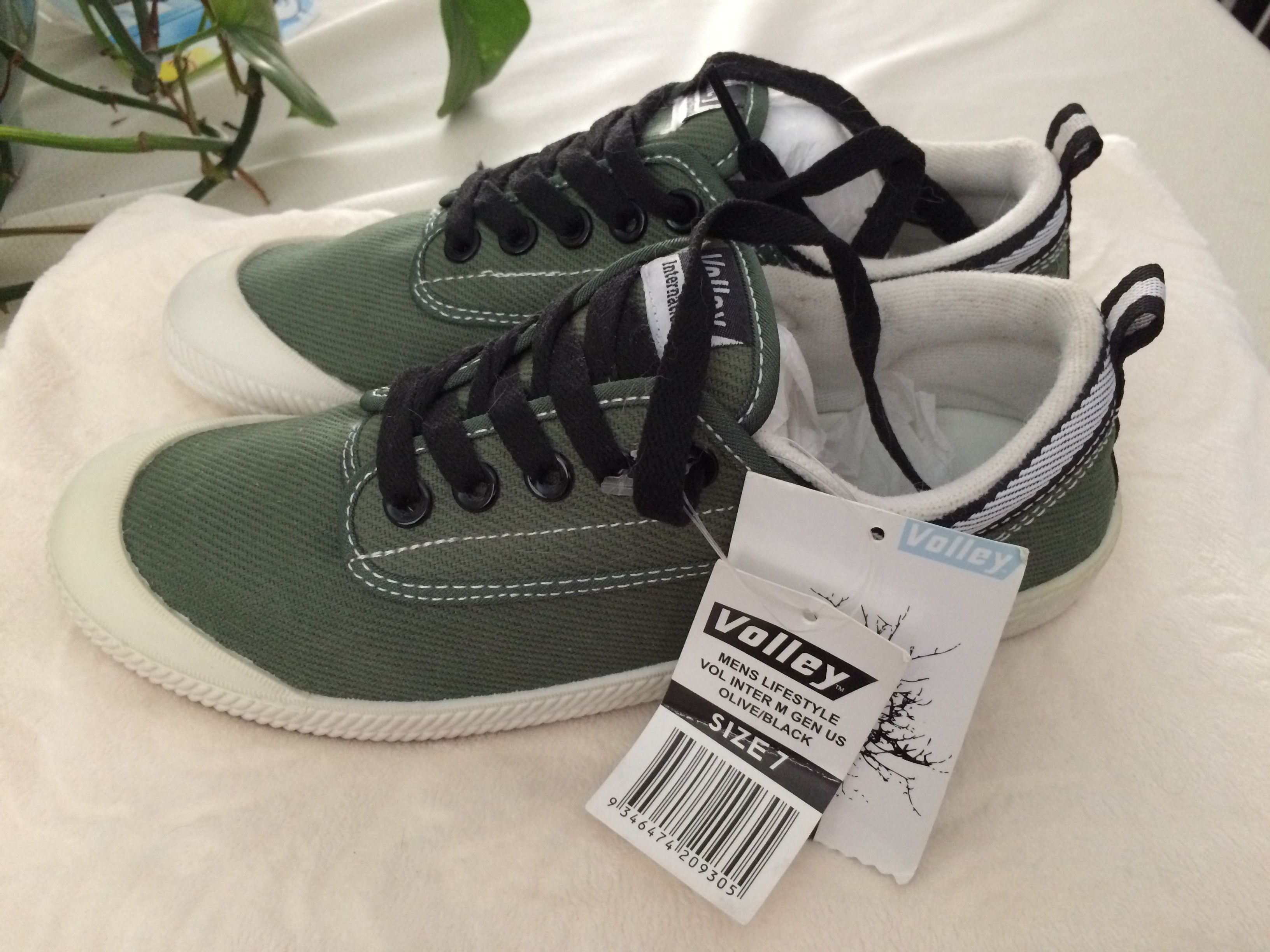 Other Volley International Sneaker - US Size 7 Size US 7 / EU 40 - 1 Thumbnail
