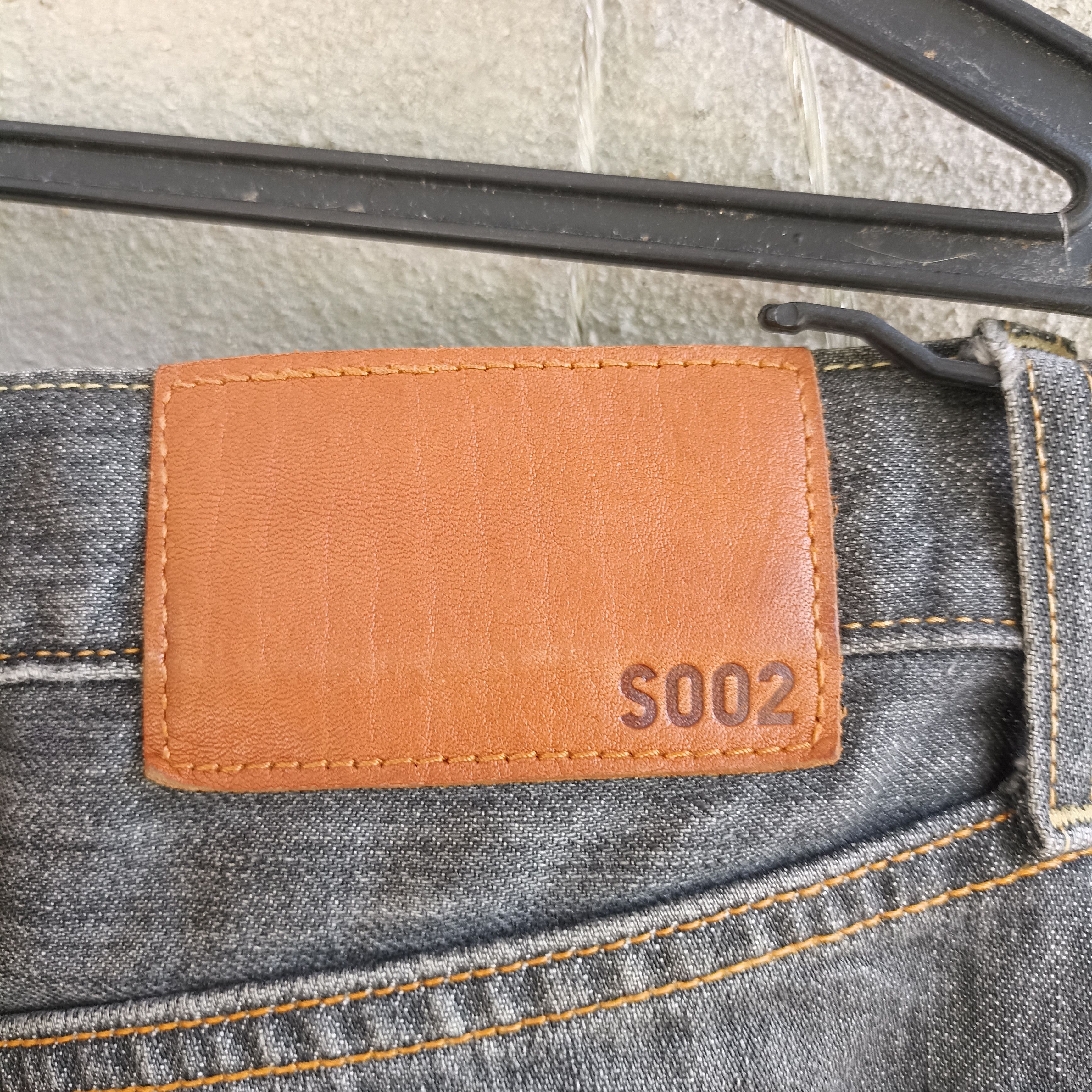 Japanese Brand × Uniqlo Uniqlo Uj Distressed Patches Acid Wash Denim Size US 34 / EU 50 - 16 Thumbnail
