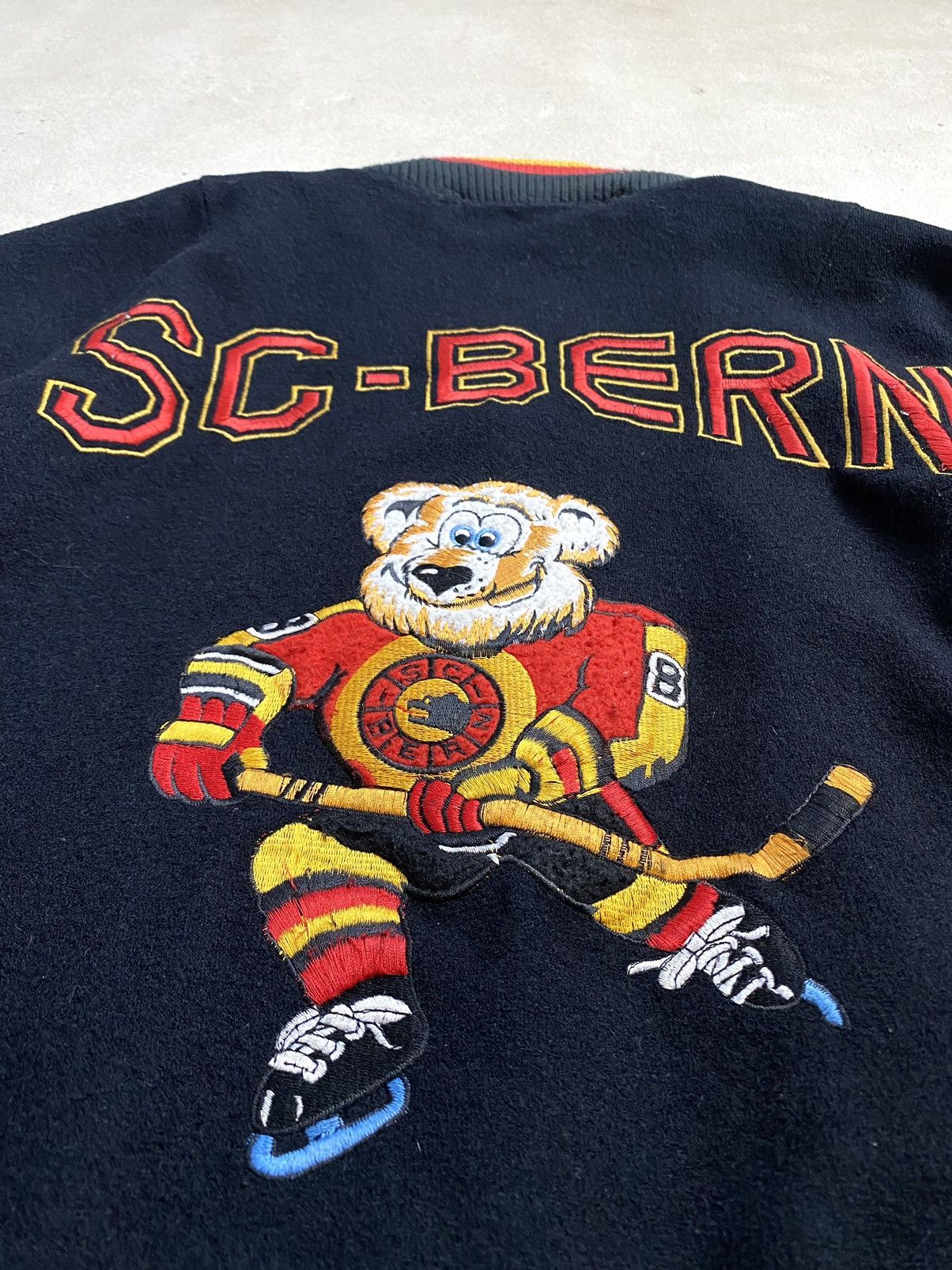 NHL Rare! Vintage 90s SC Bern Hockey Bear Bomber Jacket Y2K Size US M / EU 48-50 / 2 - 19 Thumbnail