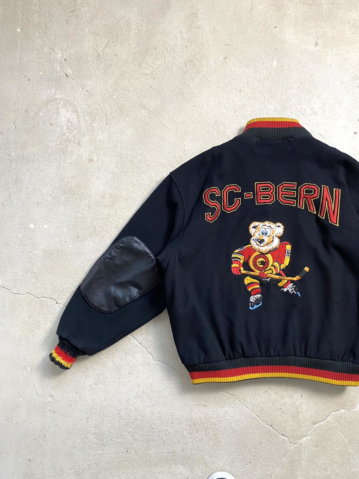 NHL Rare! Vintage 90s SC Bern Hockey Bear Bomber Jacket Y2K Size US M / EU 48-50 / 2 - 15 Thumbnail