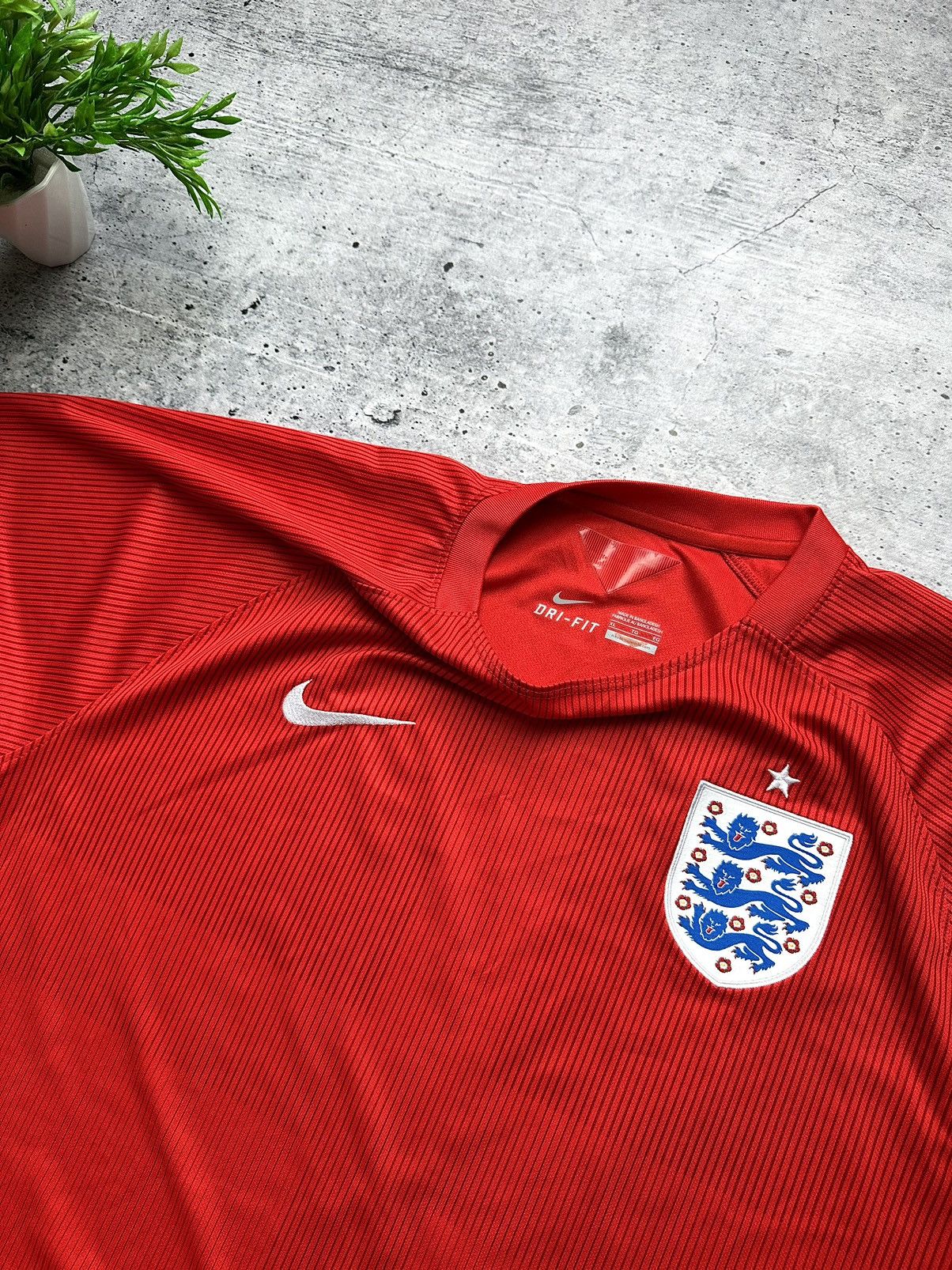 Nike Vintage Nike Soccer Jersey Football England 2014 T-Shirt Size US XL / EU 56 / 4 - 5 Thumbnail