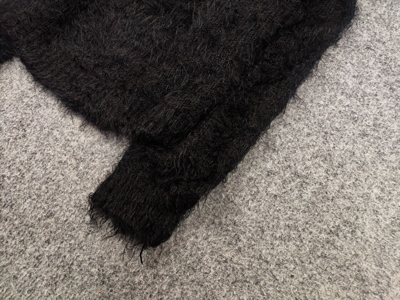 Japanese Brand Vintage 90's Japanese Black Mohair Style Fuzzy Sweater Size M / US 6-8 / IT 42-44 - 5 Thumbnail