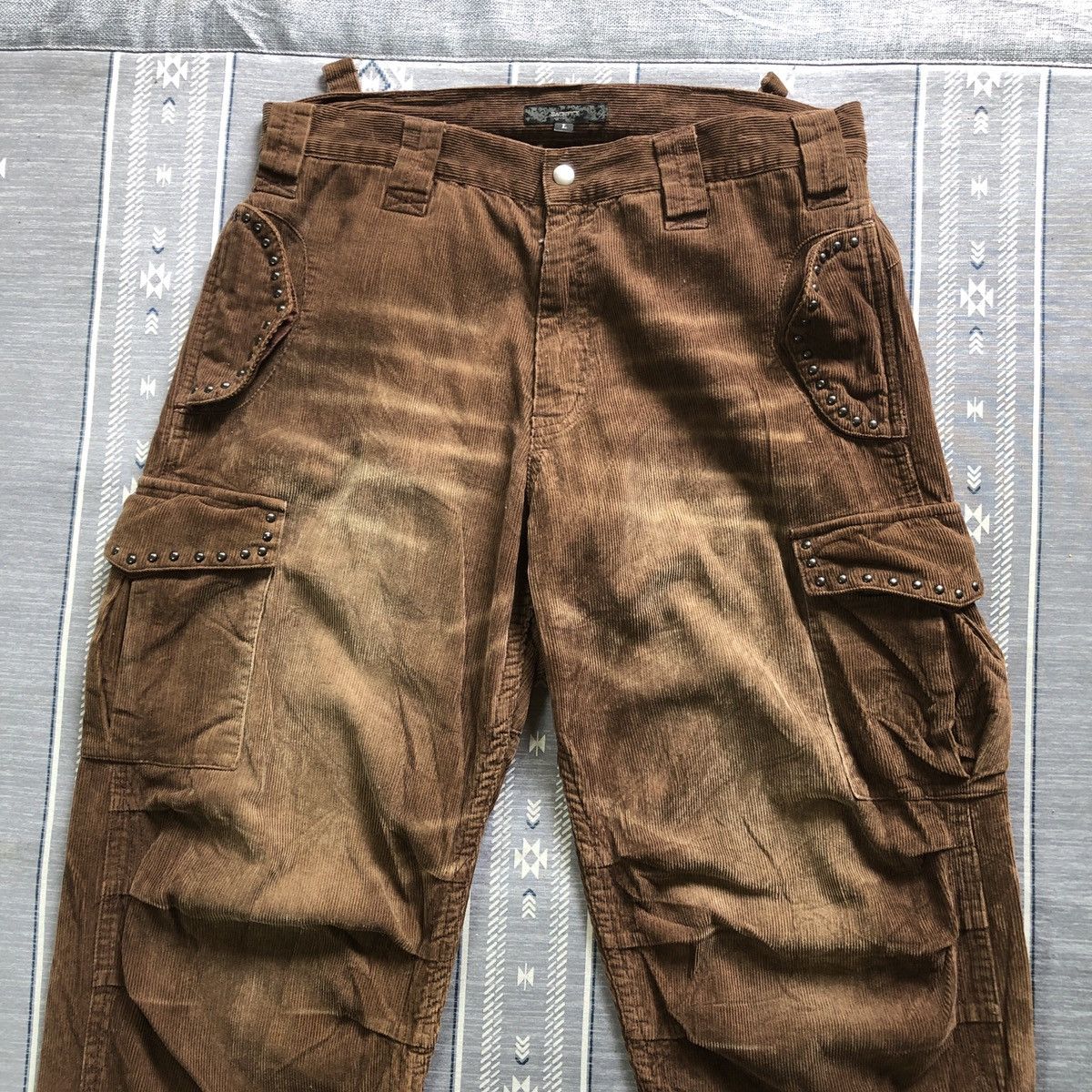 20471120 × Japanese Brand Japan Cargo Stud Multipocket Bondage Baggy Pant Size US 32 / EU 48 - 2 Thumbnail