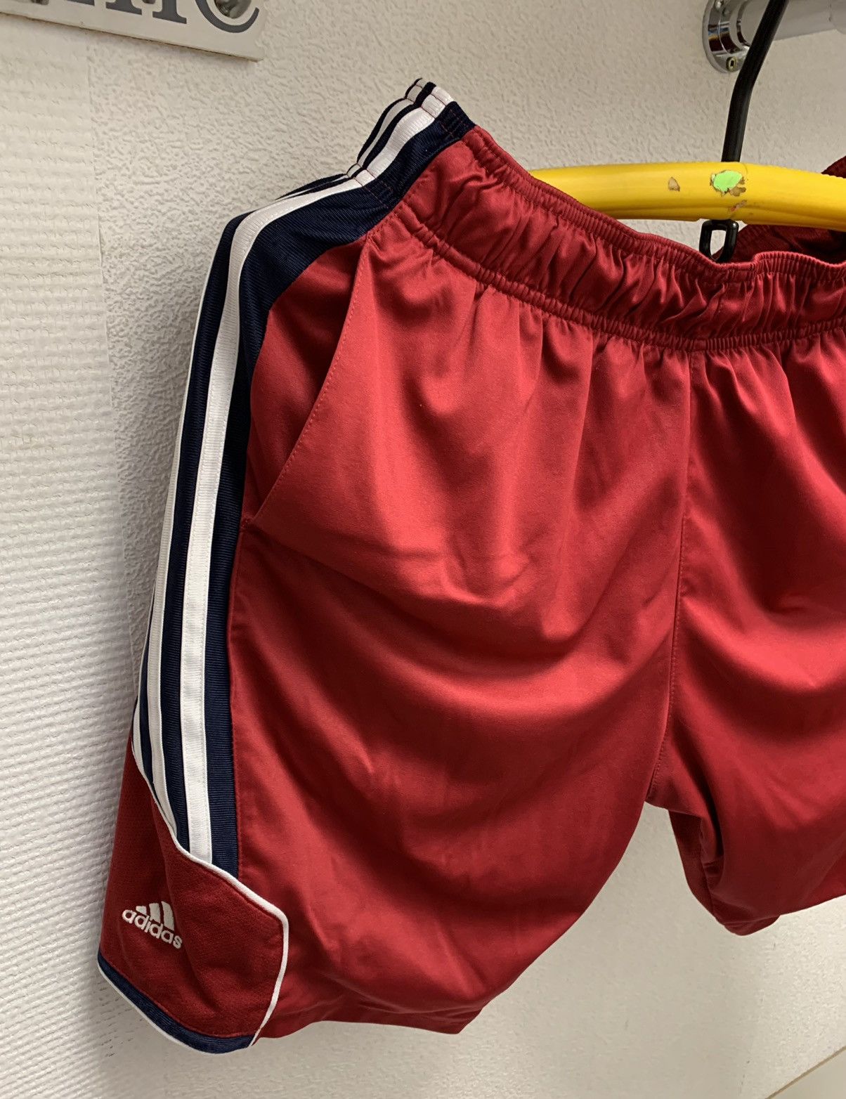 Adidas Cleveland Cavaliers Adidas shorts Nba M size vintage Size US 32 / EU 48 - 2 Thumbnail