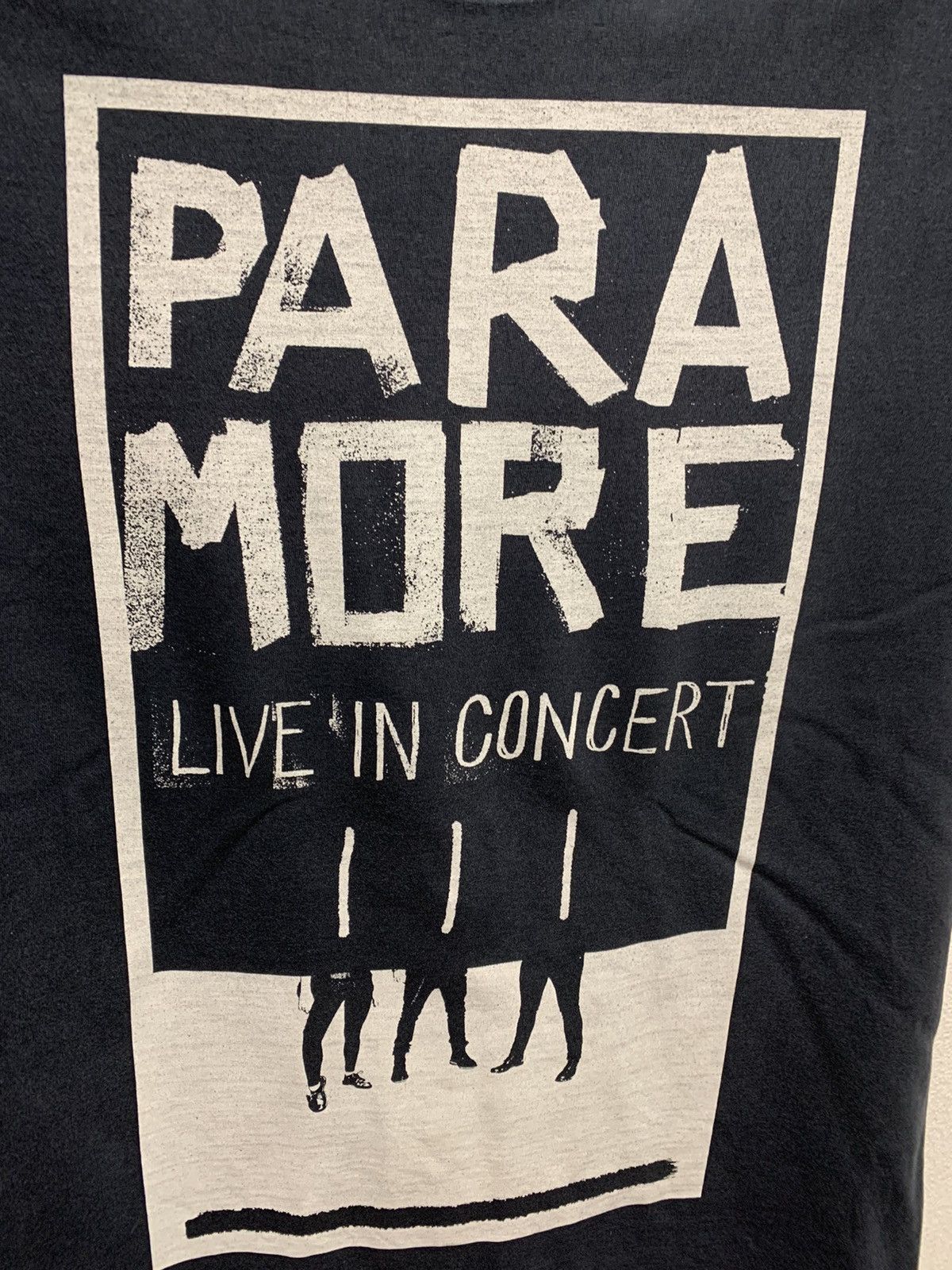 Band Tees Paramore Para More live in concert t-shirt M size band tee Size US M / EU 48-50 / 2 - 2 Thumbnail