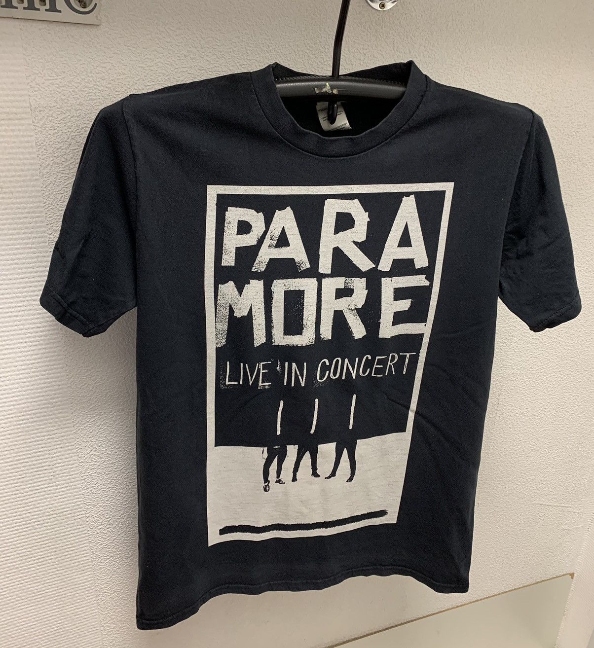 Band Tees Paramore Para More live in concert t-shirt M size band tee Size US M / EU 48-50 / 2 - 1 Thumbnail