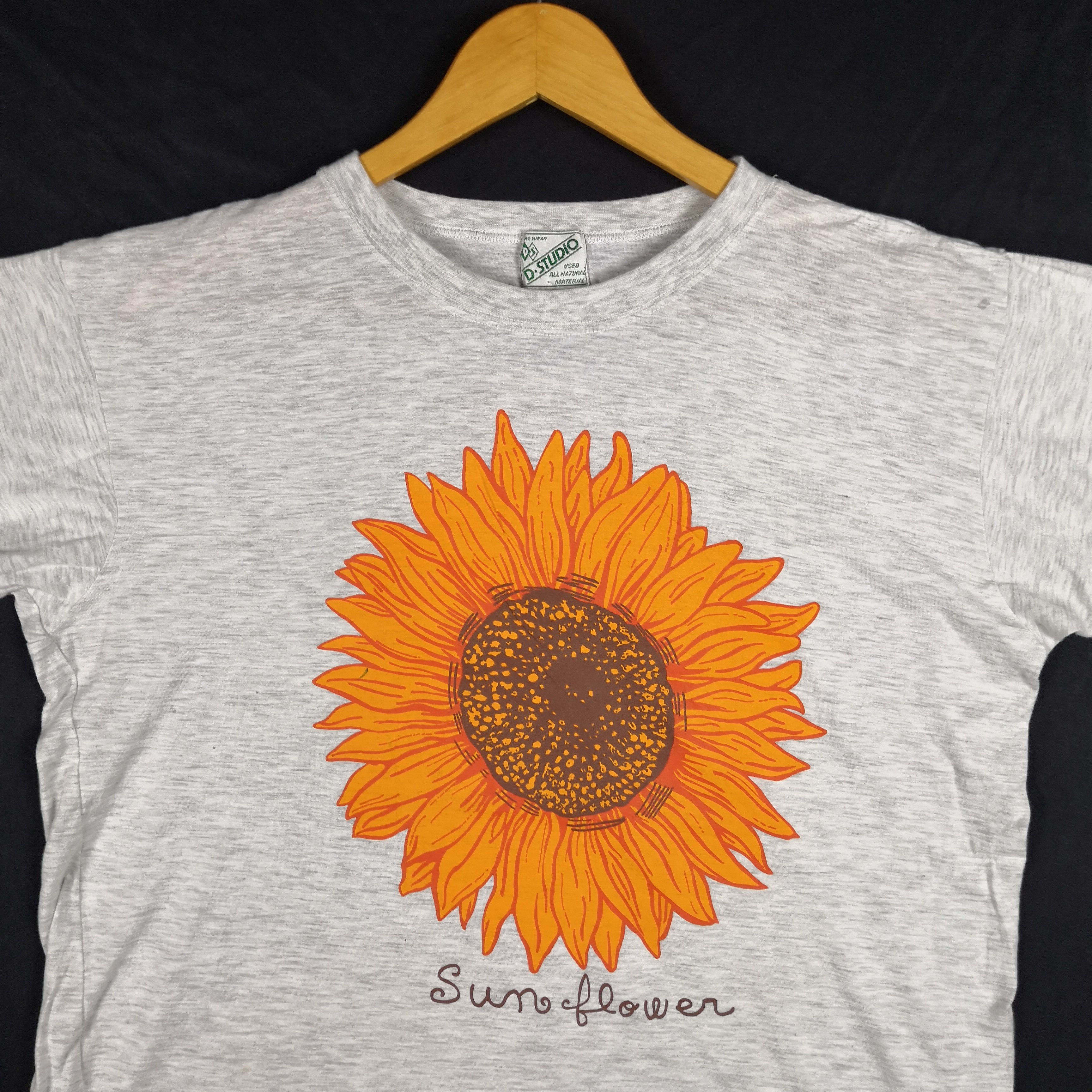 Japanese Brand Vintage 90s Sunflower T-Shirt Japanese Flowers Novelty Tees Size US L / EU 52-54 / 3 - 3 Thumbnail