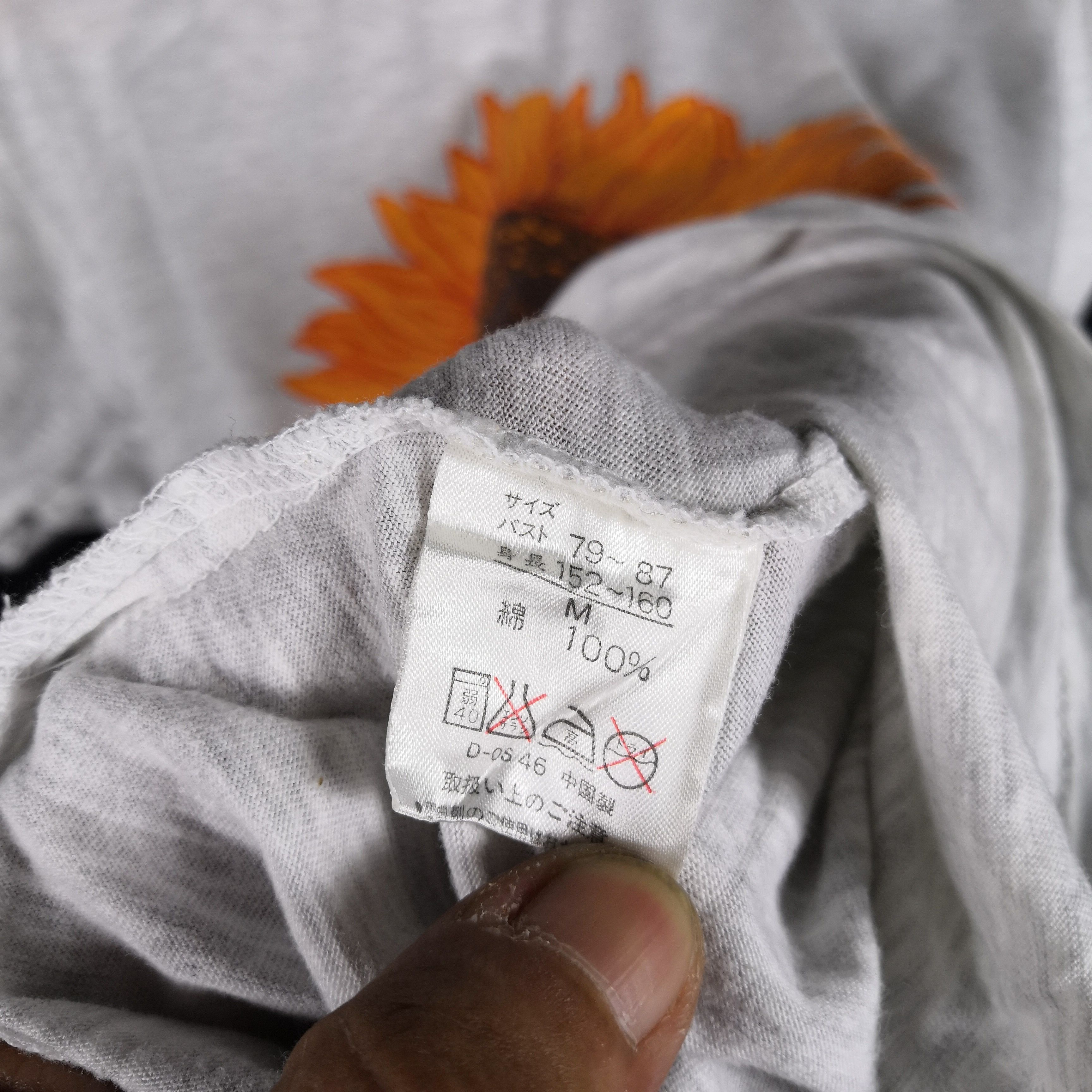 Japanese Brand Vintage 90s Sunflower T-Shirt Japanese Flowers Novelty Tees Size US L / EU 52-54 / 3 - 7 Thumbnail