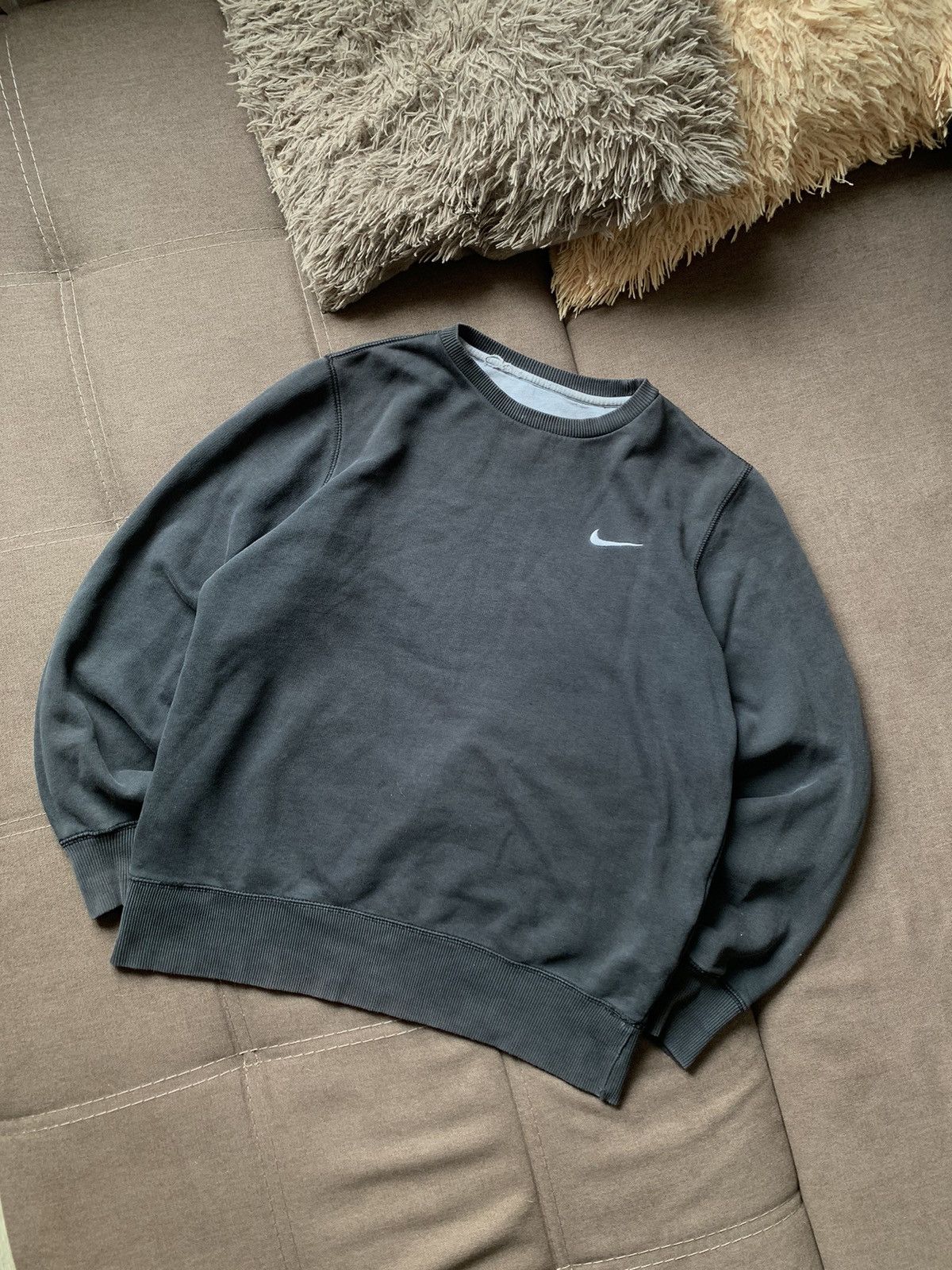 Nike Nike Vintage Basic Sun Faded Black Sweatshirt Mini Swoosh Size US M / EU 48-50 / 2 - 2 Thumbnail