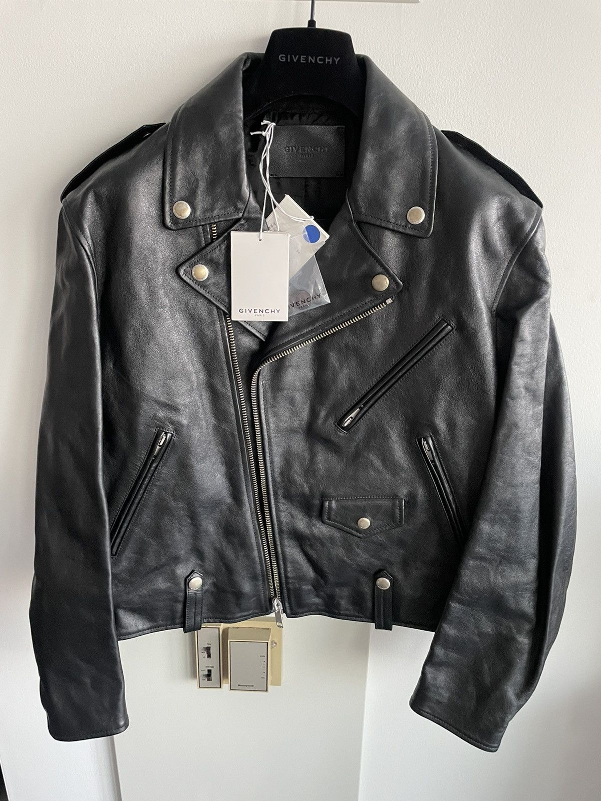Givenchy RARE $5,500 Value Runway Givenchy DiSTRESSED Leather jacket Size US L / EU 52-54 / 3 - 2 Thumbnail