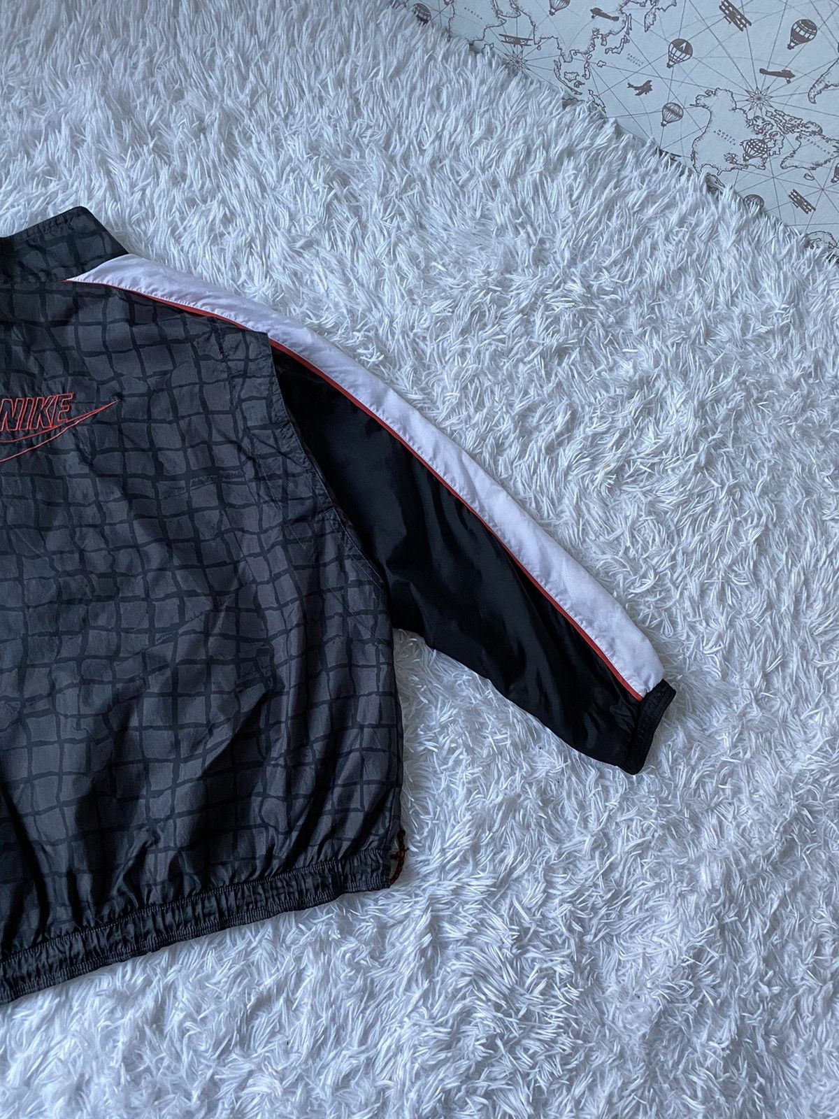 Nike Vintage 90's Nike Y2K Big Swoosh Light Jacket Size US L / EU 52-54 / 3 - 9 Thumbnail