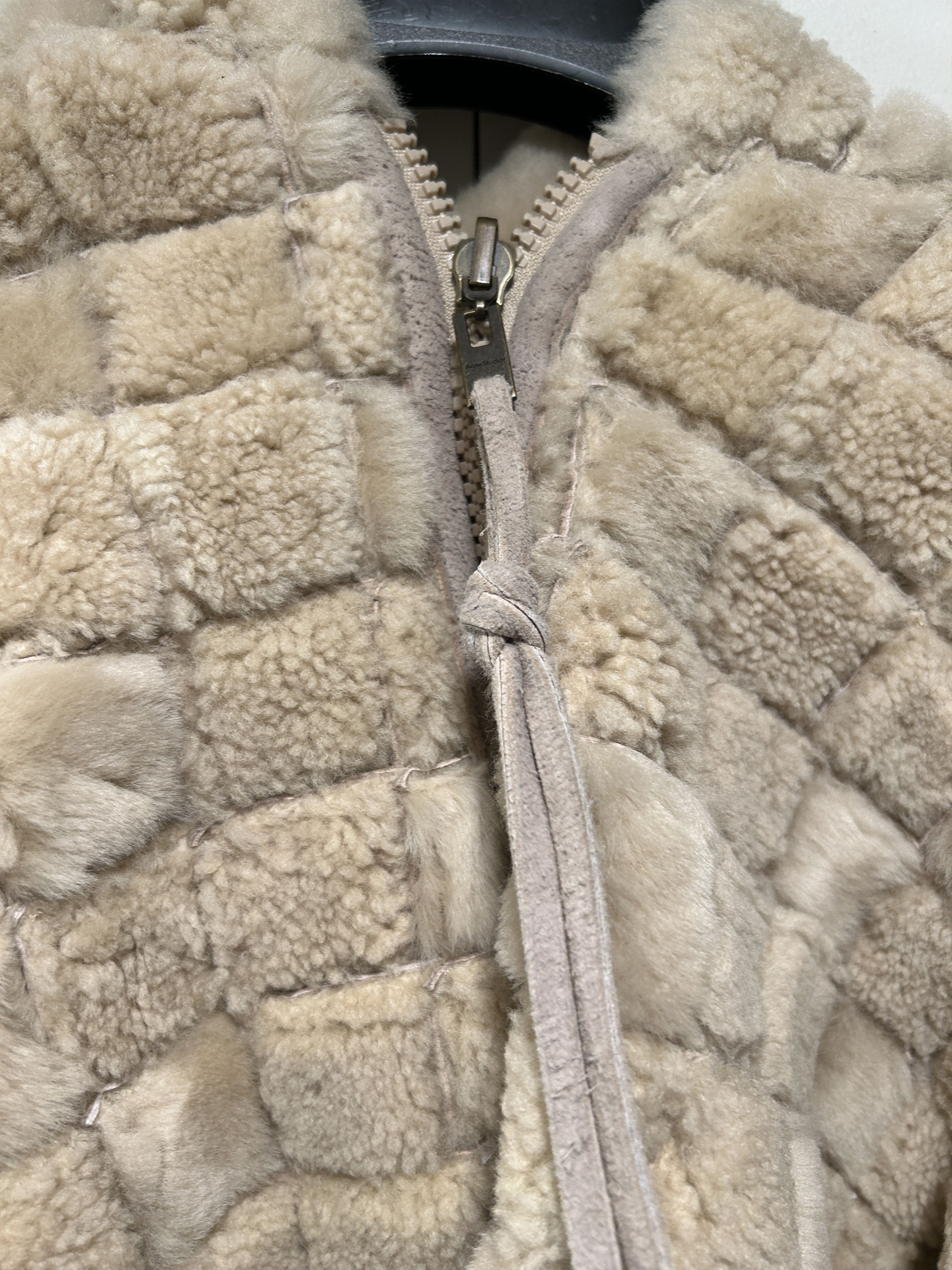 Acne Studios Acne Studios Cropped Shearling Jacket Beige size IT 40 Size M / US 6-8 / IT 42-44 - 2 Thumbnail