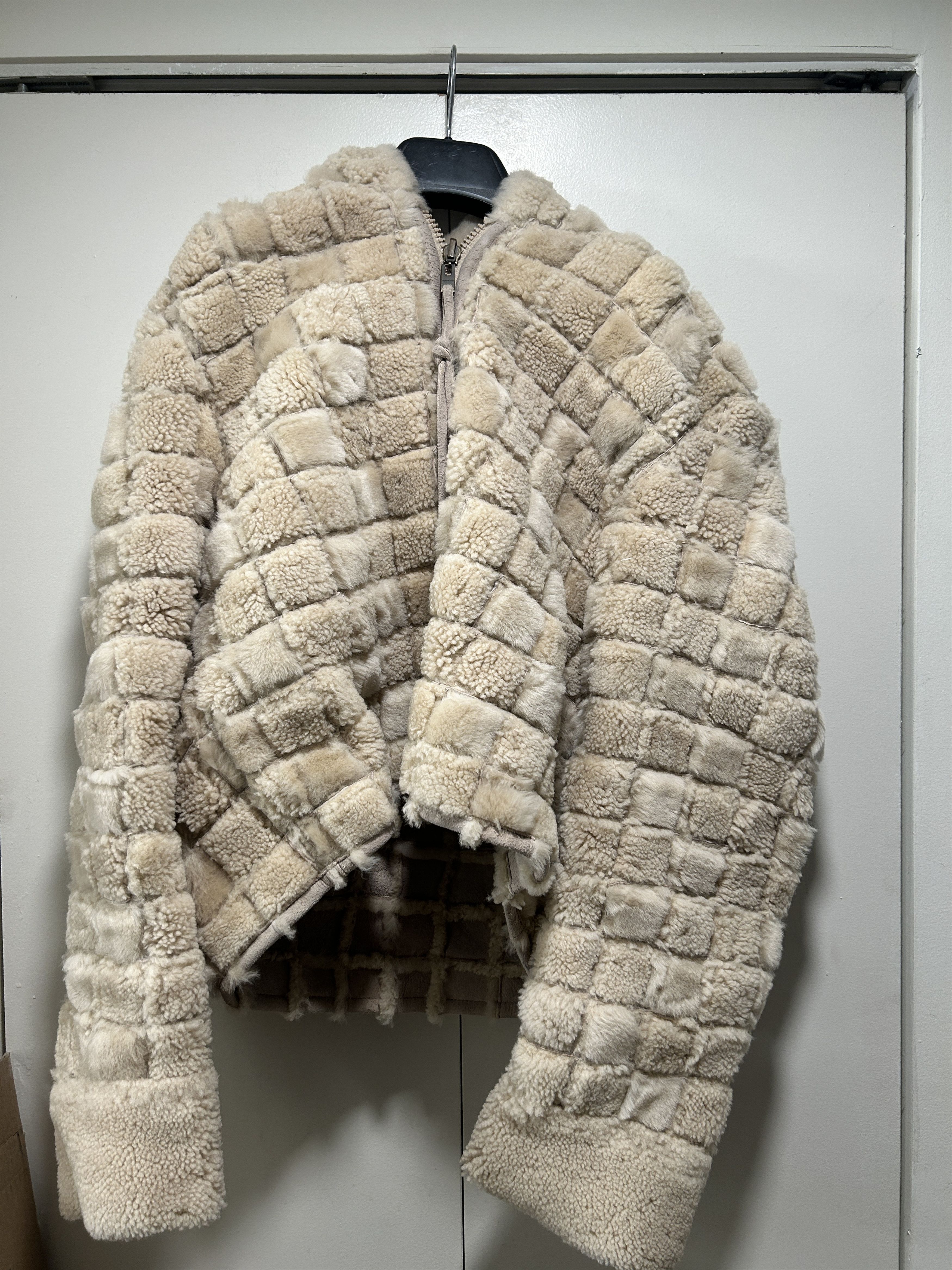 Acne Studios Acne Studios Cropped Shearling Jacket Beige size IT 40 Size M / US 6-8 / IT 42-44 - 1 Thumbnail