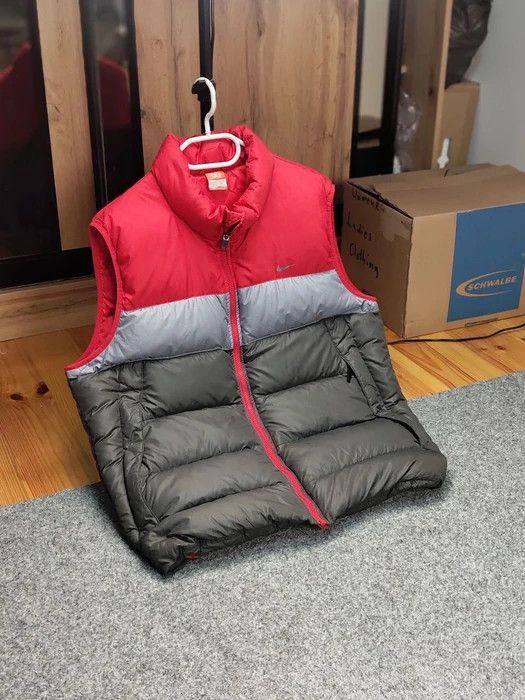 Nike Vintage Nike Down Red Grey Puffer Vest Y2K Hupe Size US L / EU 52-54 / 3 - 10 Thumbnail
