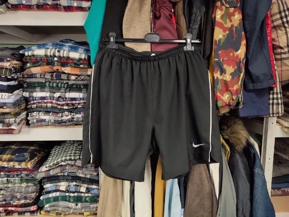 Nike Vintage Nike Shorts Black Logo swoosh casual Y2K Streetwear Size US 34 / EU 50 - 10 Thumbnail