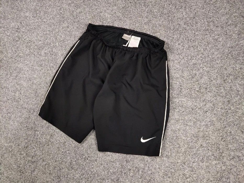 Nike Vintage Nike Shorts Black Logo swoosh casual Y2K Streetwear Size US 34 / EU 50 - 2 Thumbnail