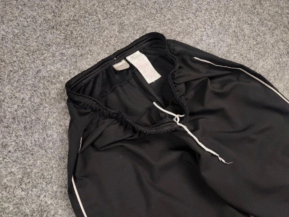 Nike Vintage Nike Shorts Black Logo swoosh casual Y2K Streetwear Size US 34 / EU 50 - 7 Thumbnail