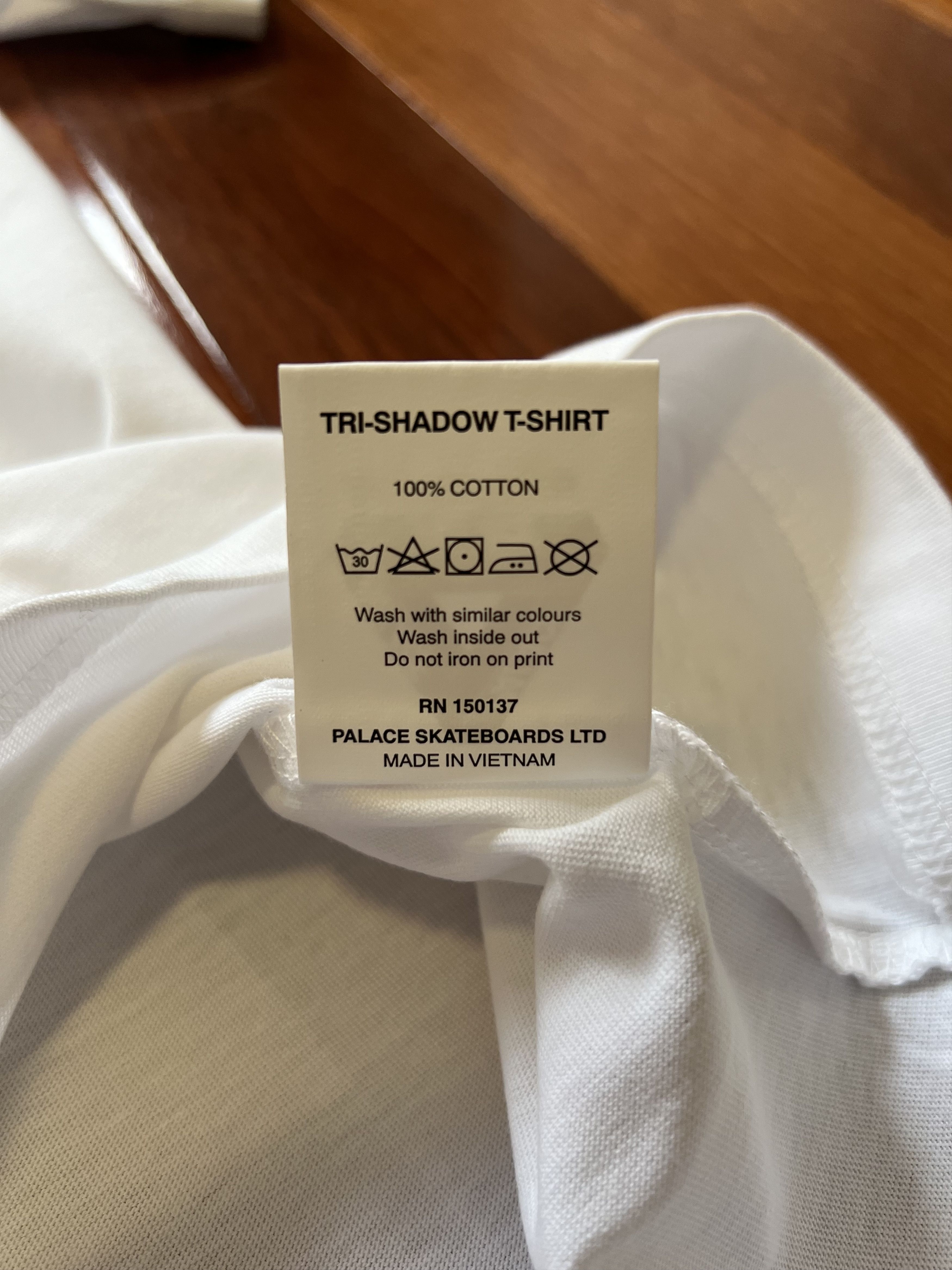 Palace 💚 2018 Palace Tri Shadow T-Shirt White/Blue Medium NEW Size US M / EU 48-50 / 2 - 12 Thumbnail